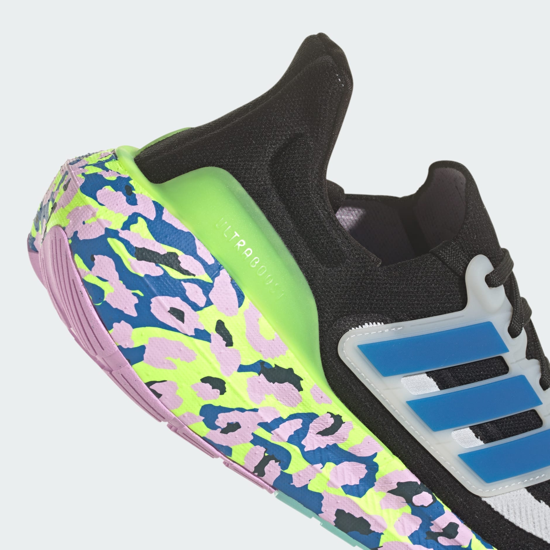 ULTRABOOST LIGHT