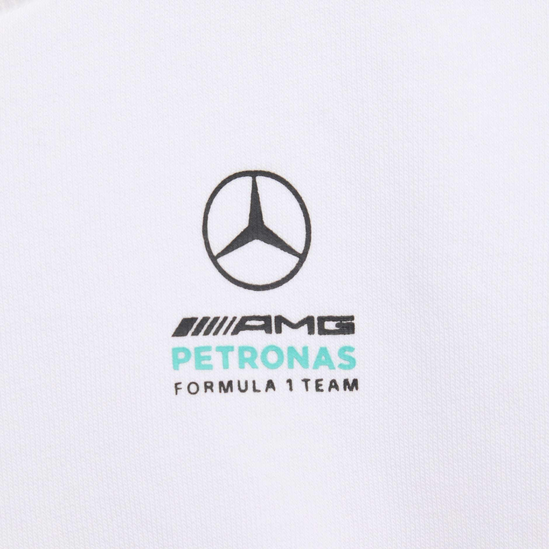 SET MERCEDES-AMG PETRONAS FORMULA 1 TEAM DNA PENTRU BEBELUȘI CU BLUZĂ CU M&Acirc;NECĂ LUNGĂ ȘI PANTALONI SPORT
