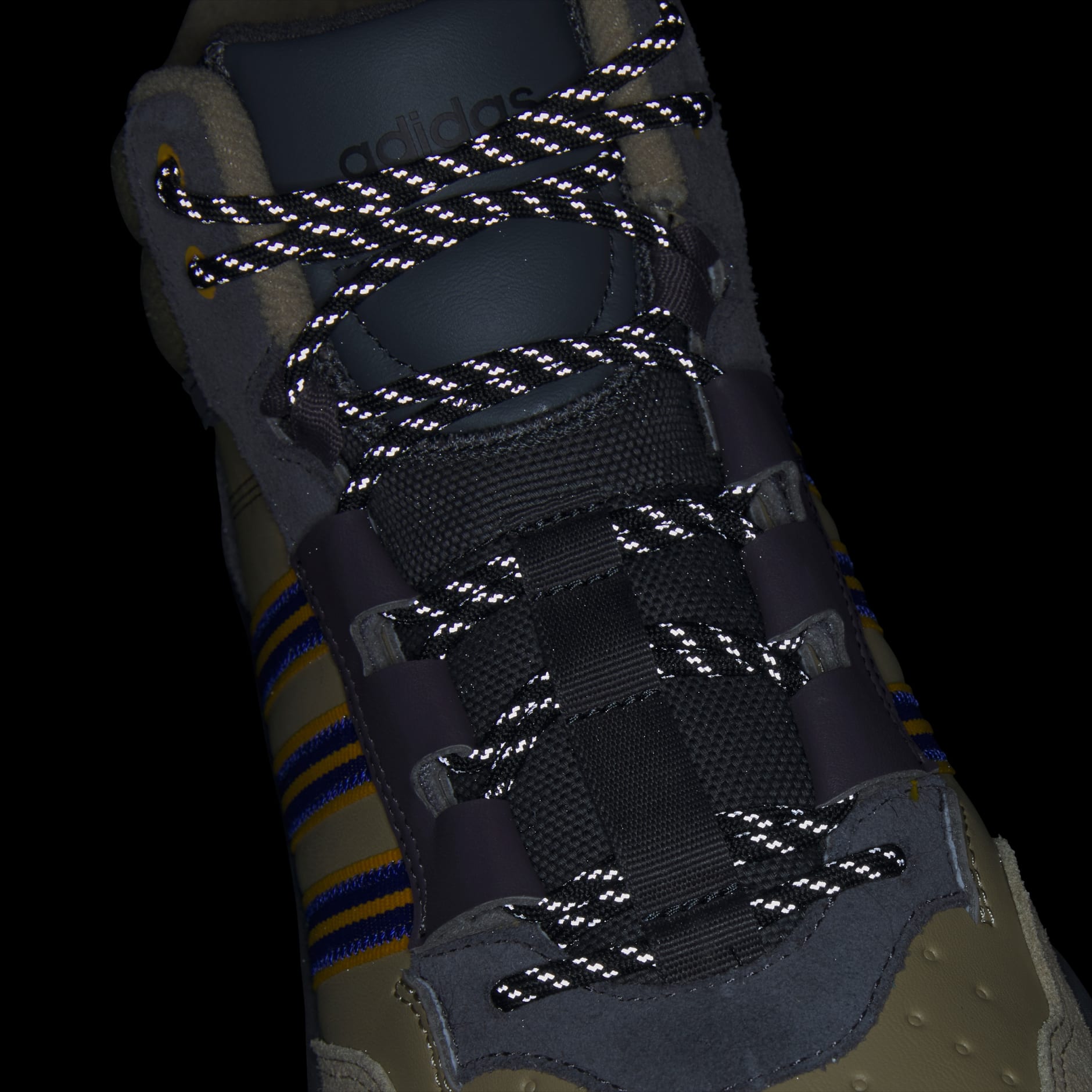 حذاء Hoops 4.0 ذو قصة متوسطة