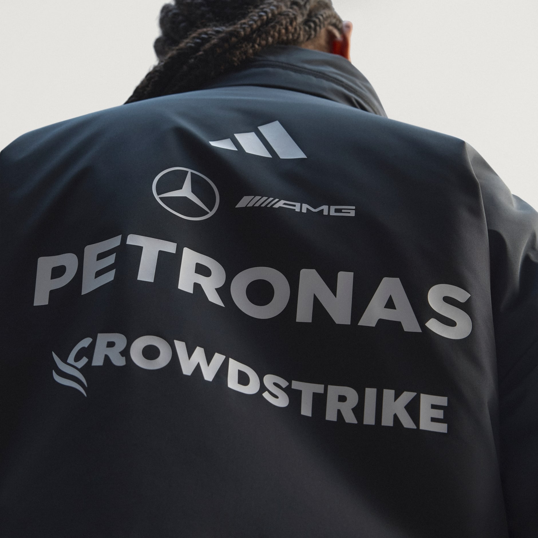 JACHETĂ MERCEDES - AMG PETRONAS FORMULA 1 TEAM ENGINEERS