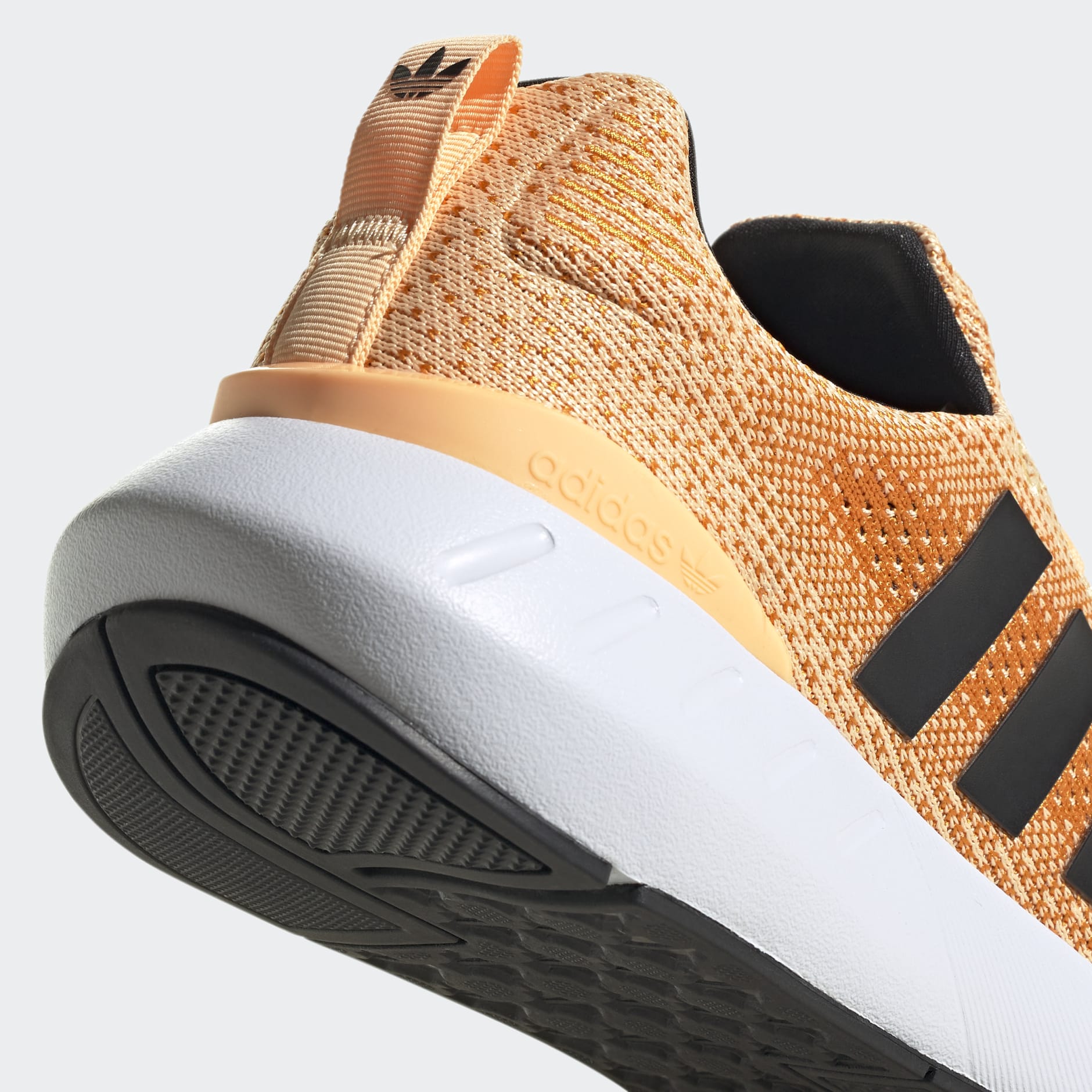 Tenis Swift Run 22
