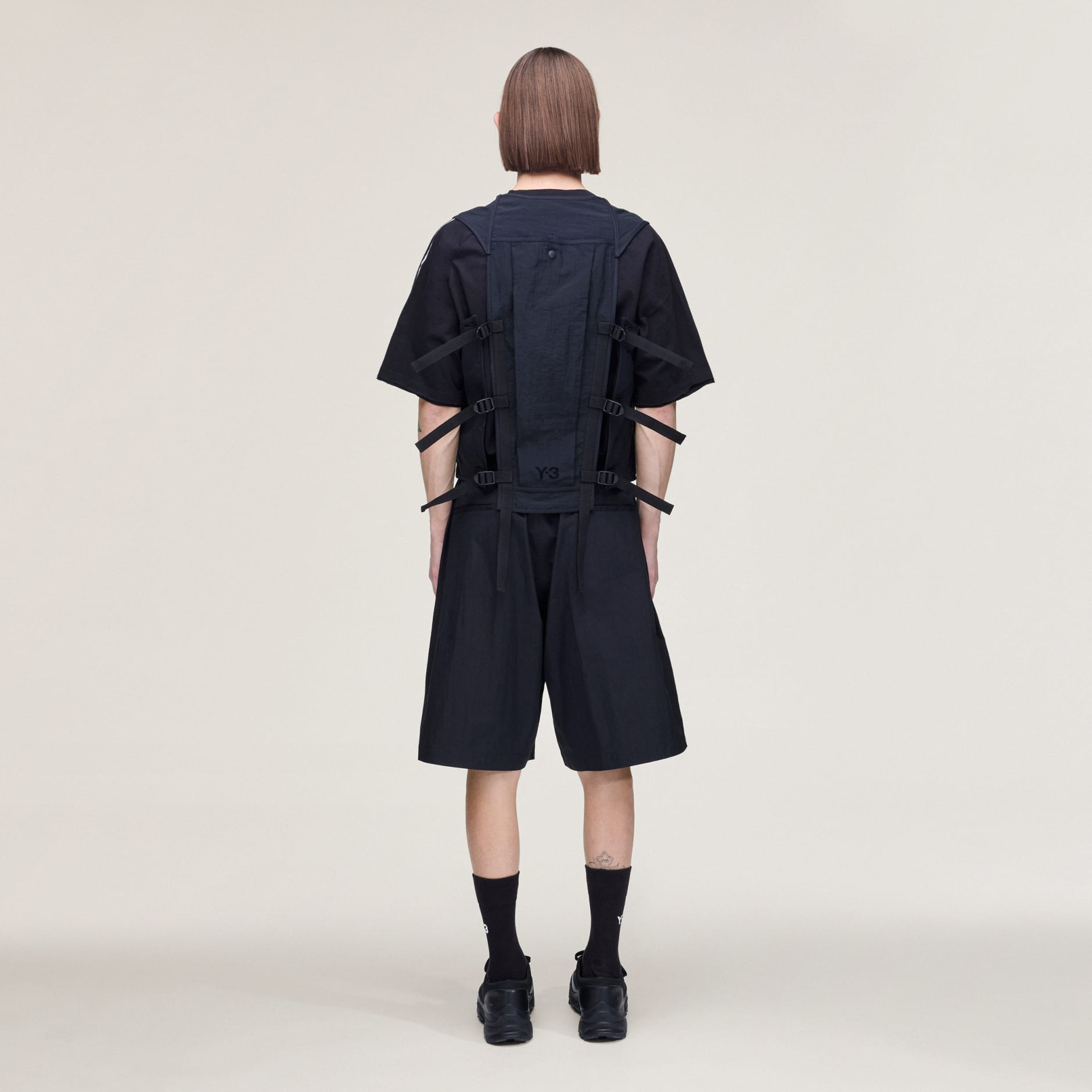 PANTALONI SCURȚI CU PICIOARE LATE Y-3 UT