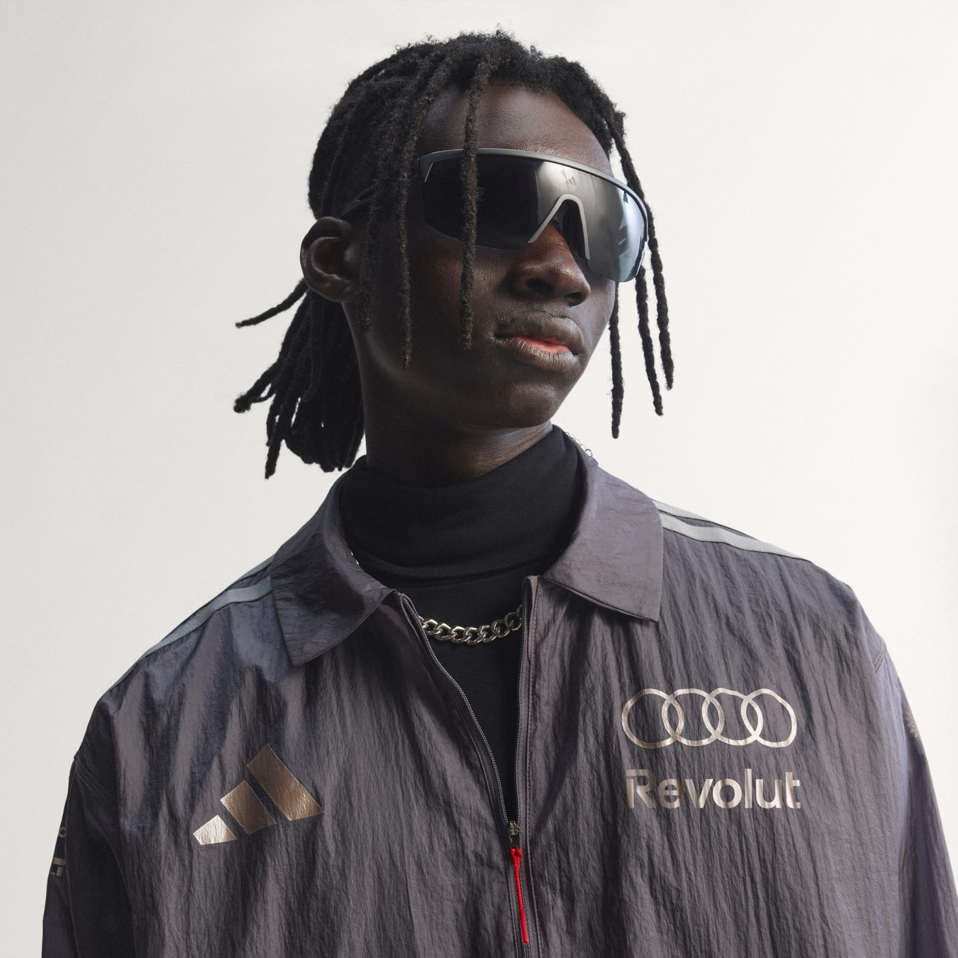 JACHETĂ AUDI REVOLUT F1 TEAM DRIVER PADDOCK