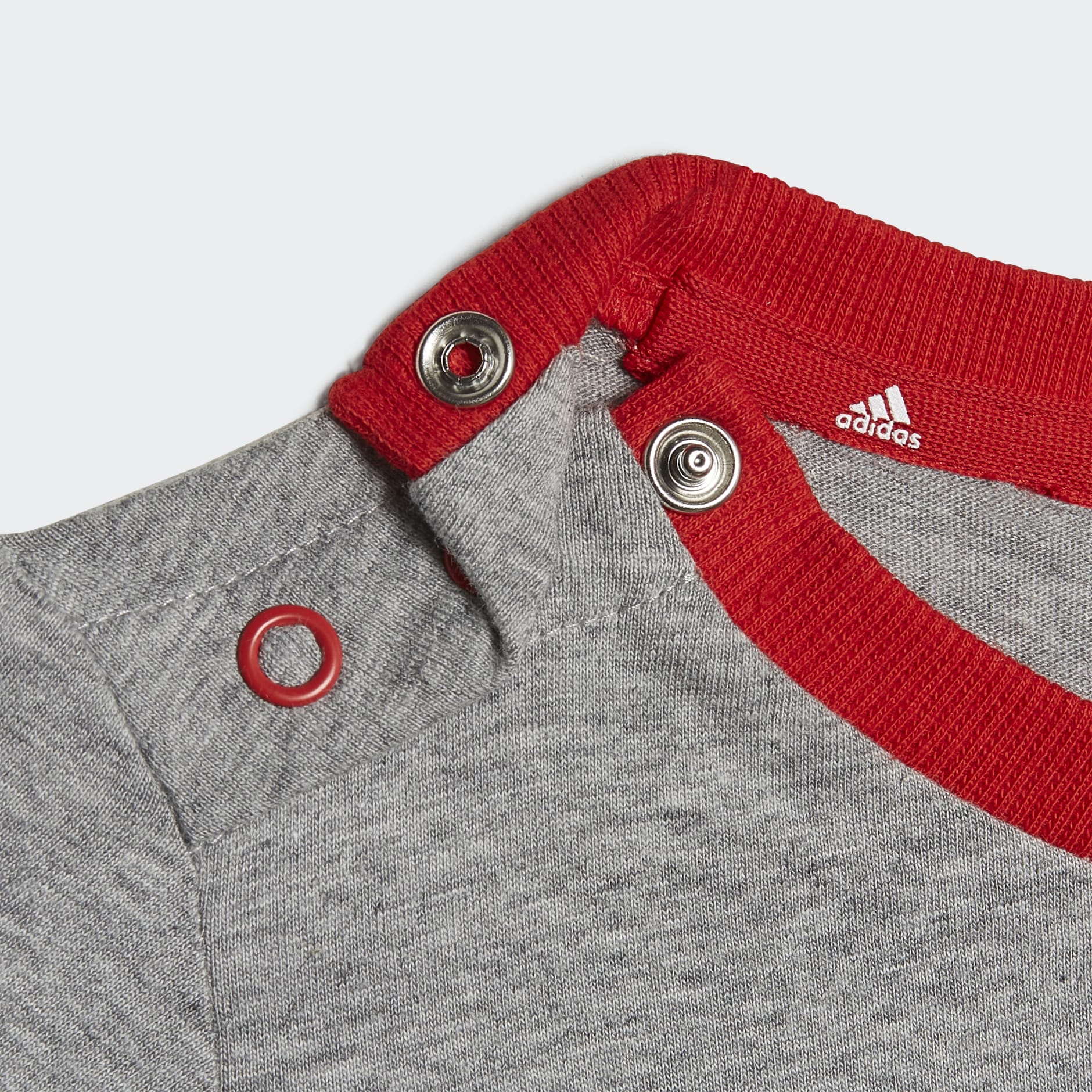 Conjunto Camiseta y Shorts Essentials