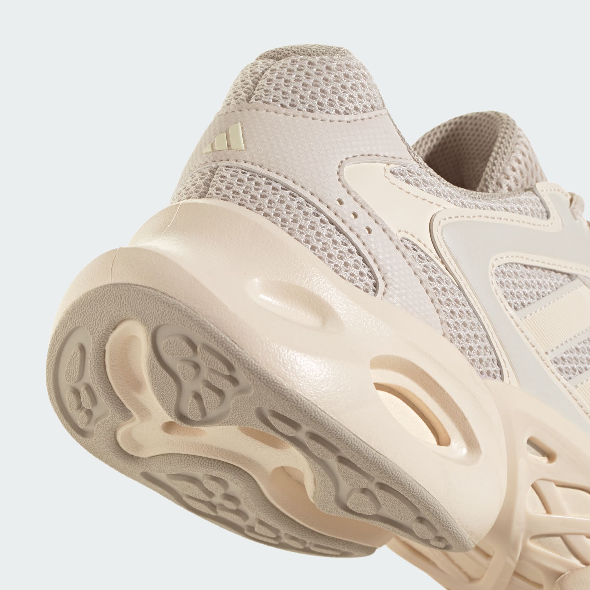 Megastride 運動鞋