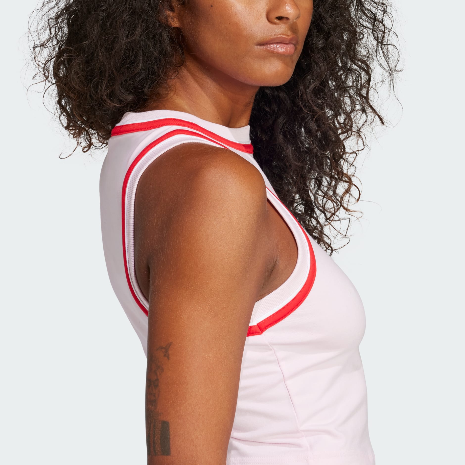 Maiou scurt din bumbac Essentials cu tușe de culoare