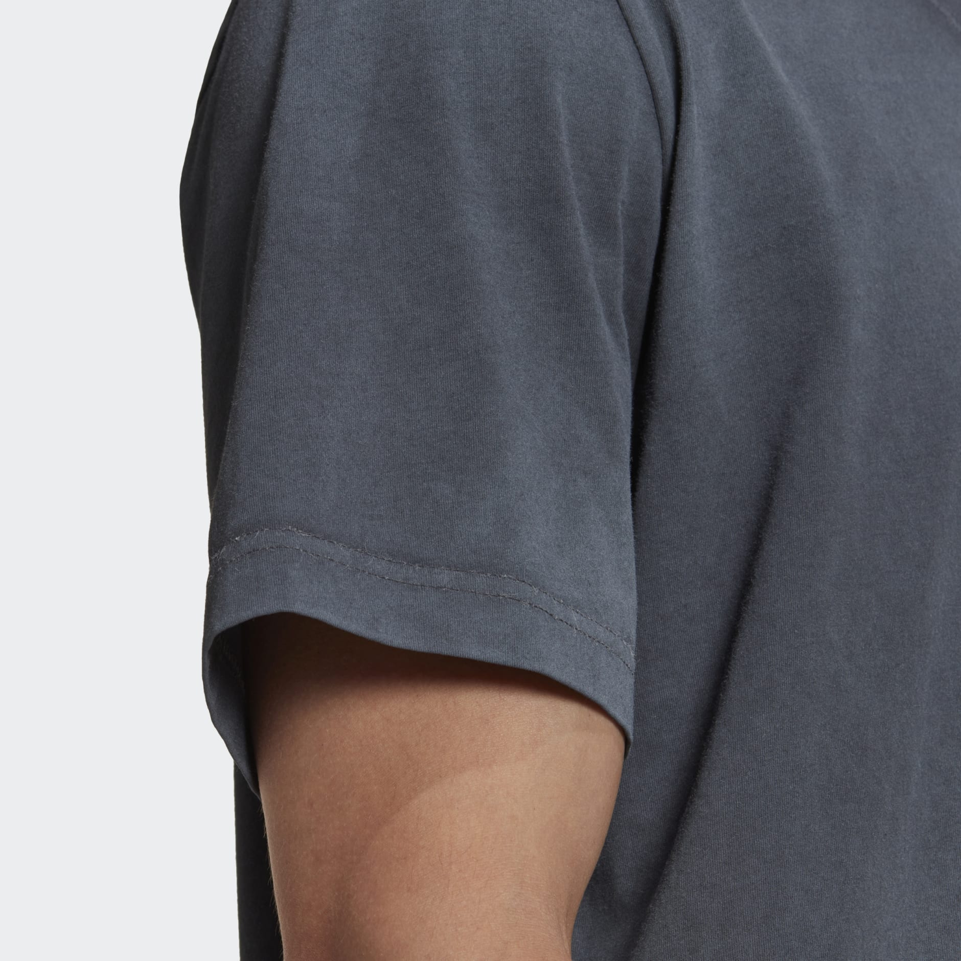 Camiseta Essentials+ Dye