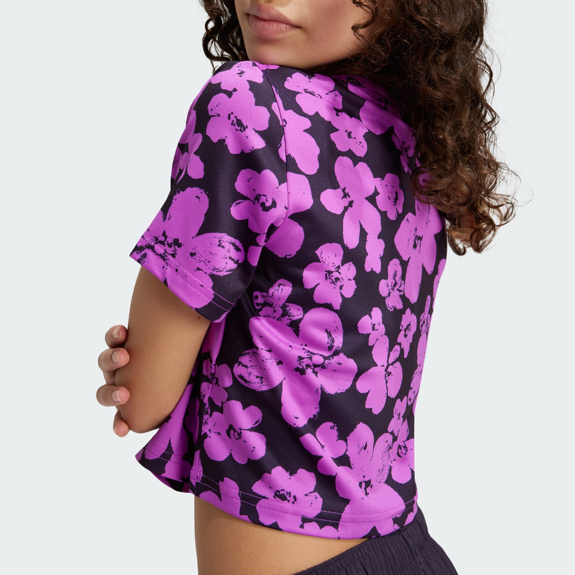 Train Essentials Seasonal Printed Cropped Training Tee Kids