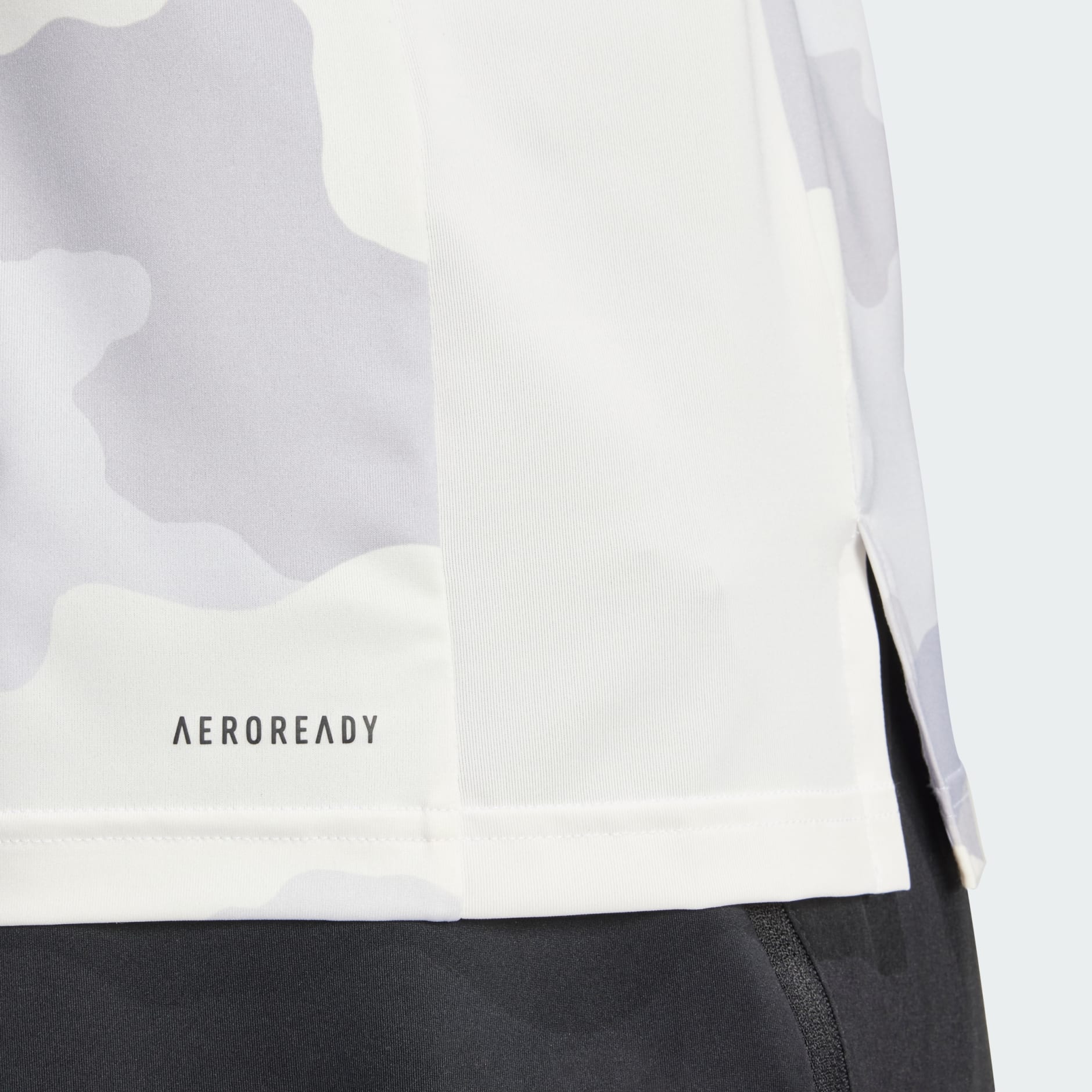 Camiseta Train Essentials Camo Allover Print