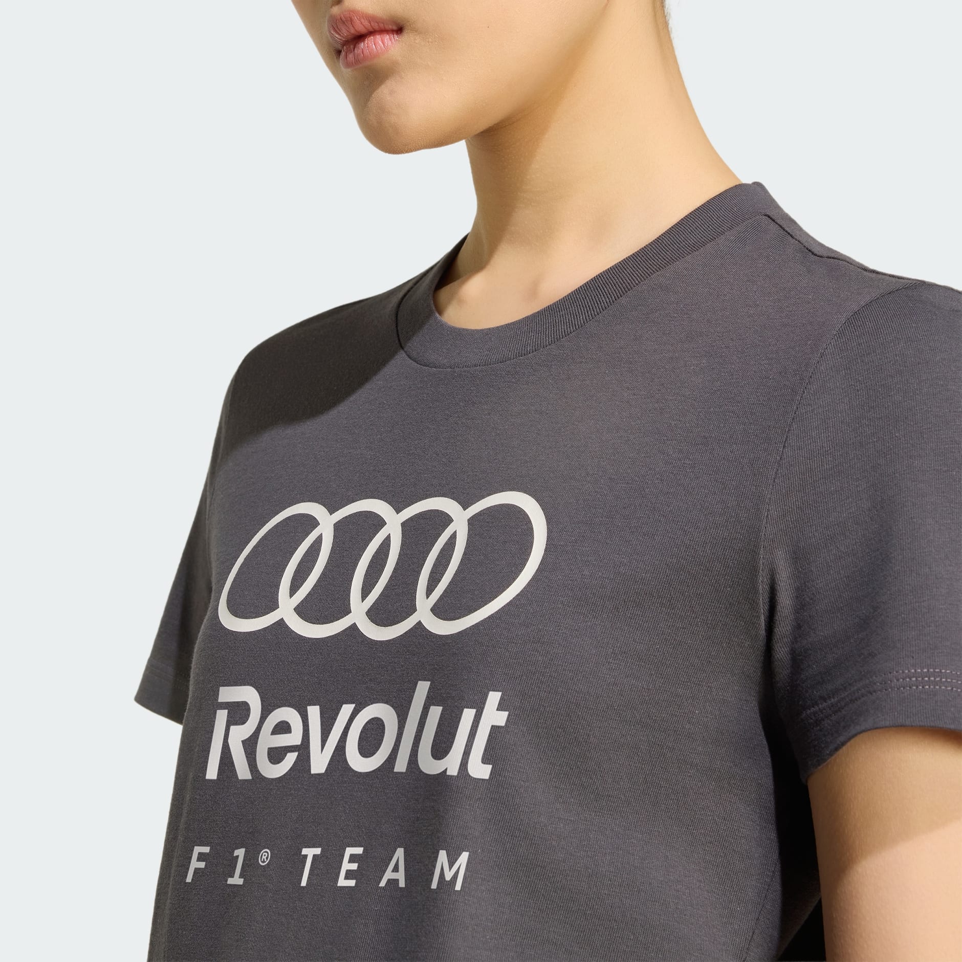 MAJICA S GRAFIČKIM MOTIVIMA AUDI REVOLUT F1 TEAM DNA