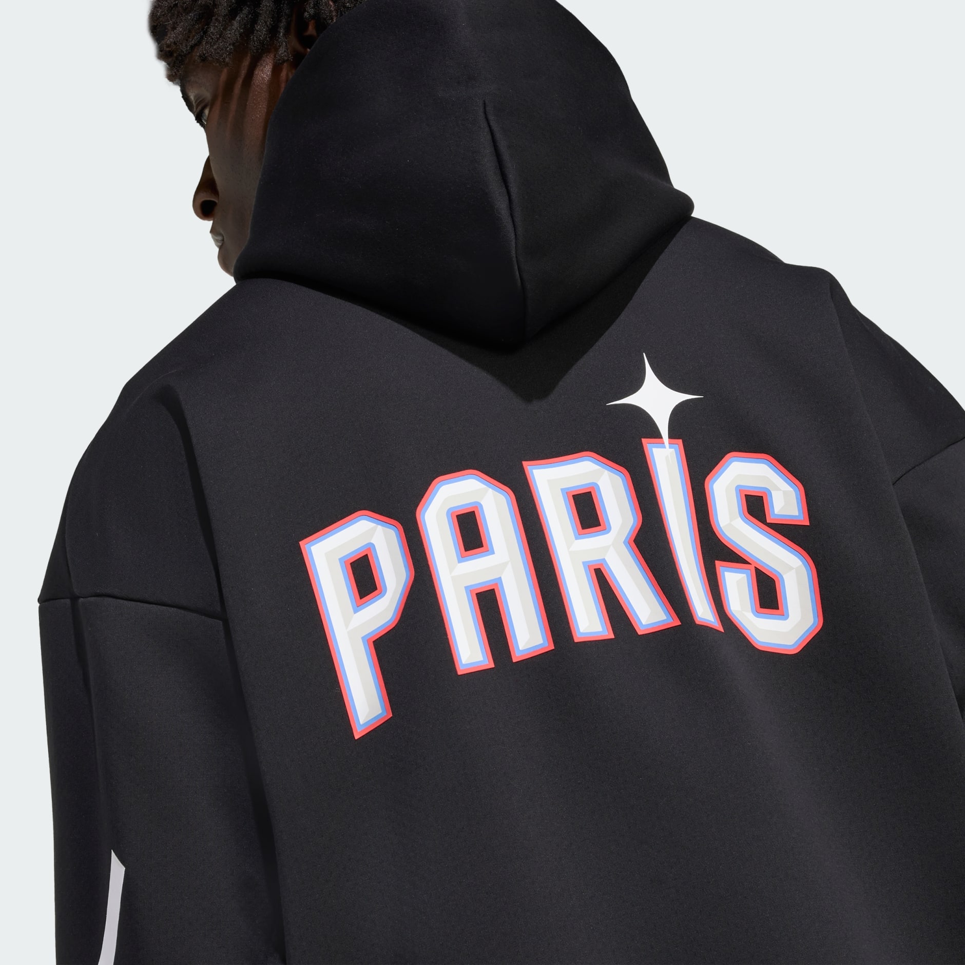 BLUZĂ DE TRENING PARIS BASKETBALL TRAVEL Z.N.E. CU FERMOAR DE SUS P&Acirc;NĂ JOS ȘI GLUGĂ, PENTRU BĂRBAȚI