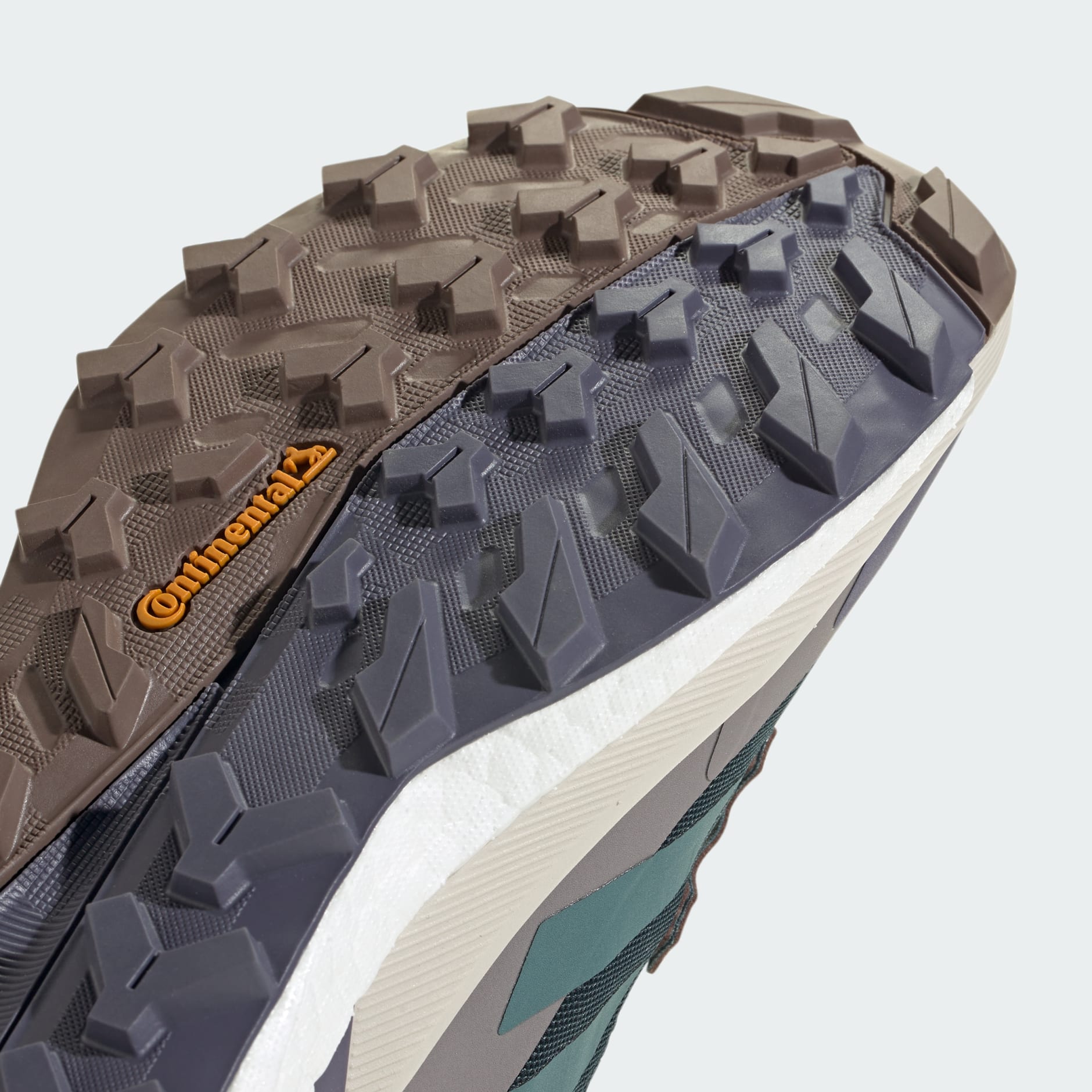 حذاء Free Hiker 2.0 بقصّة منخفضة للمشي لمسافات طويلة من تشكيلة Terrex