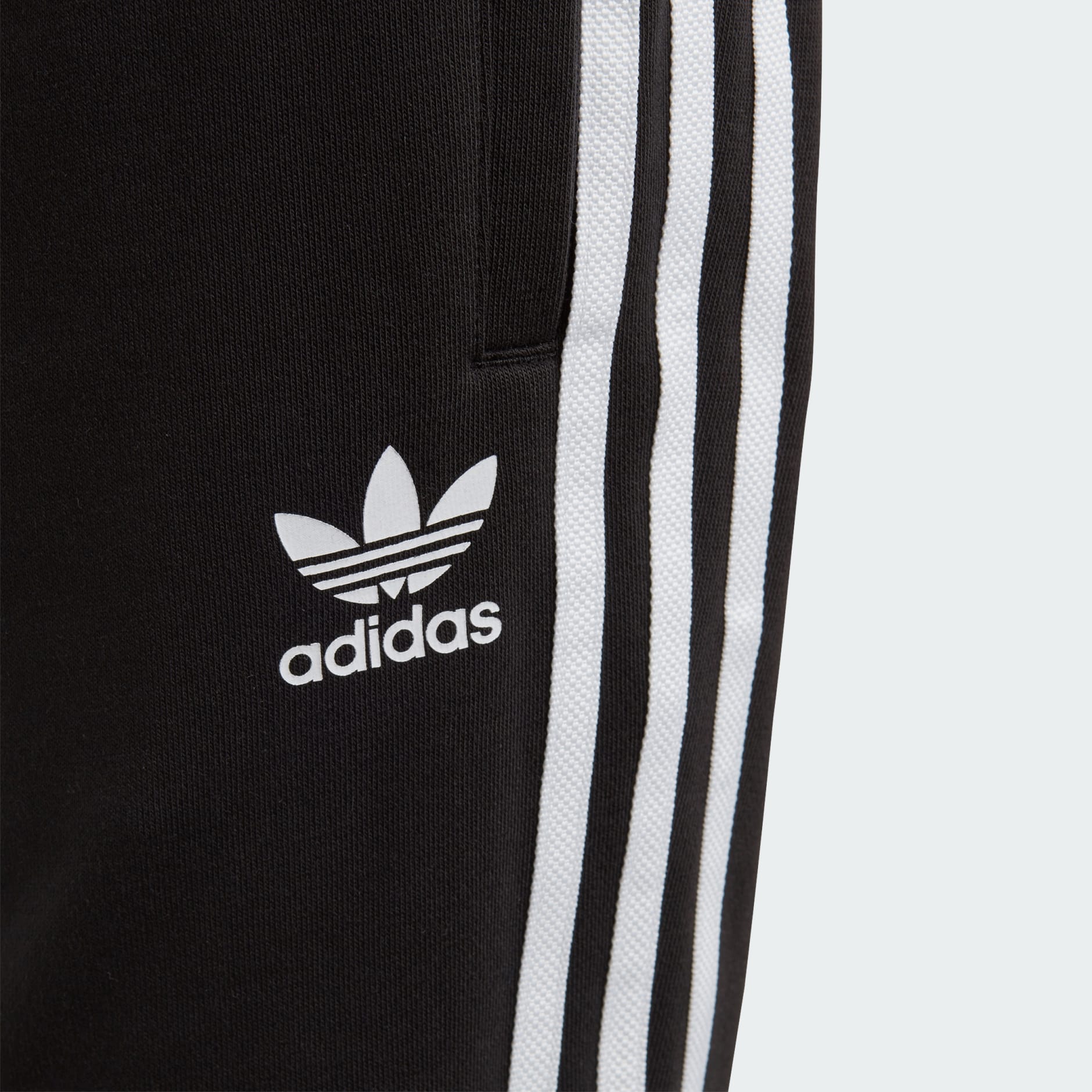 Adidas pants the brand with 3 stripes online