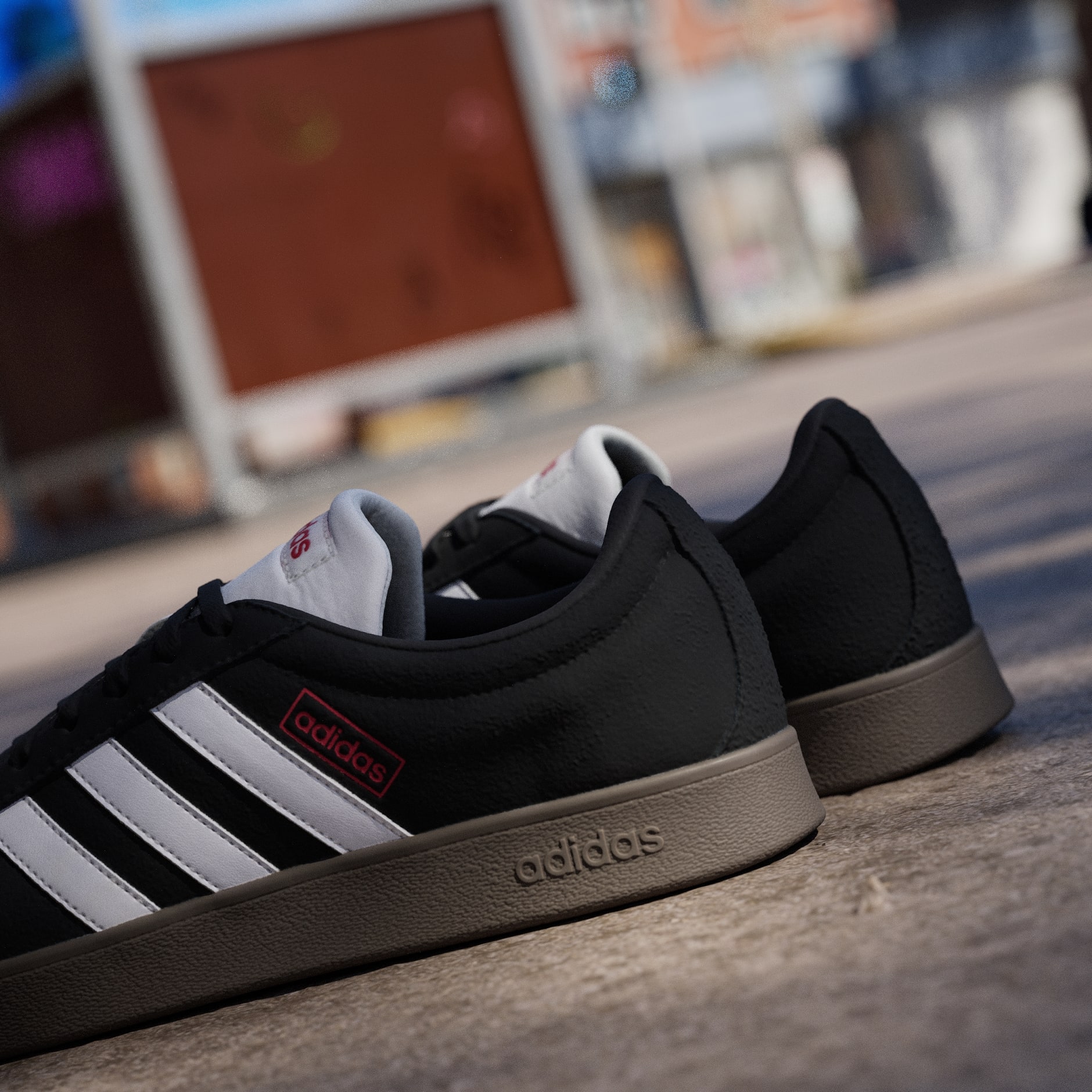 VL Court Classic Shoes