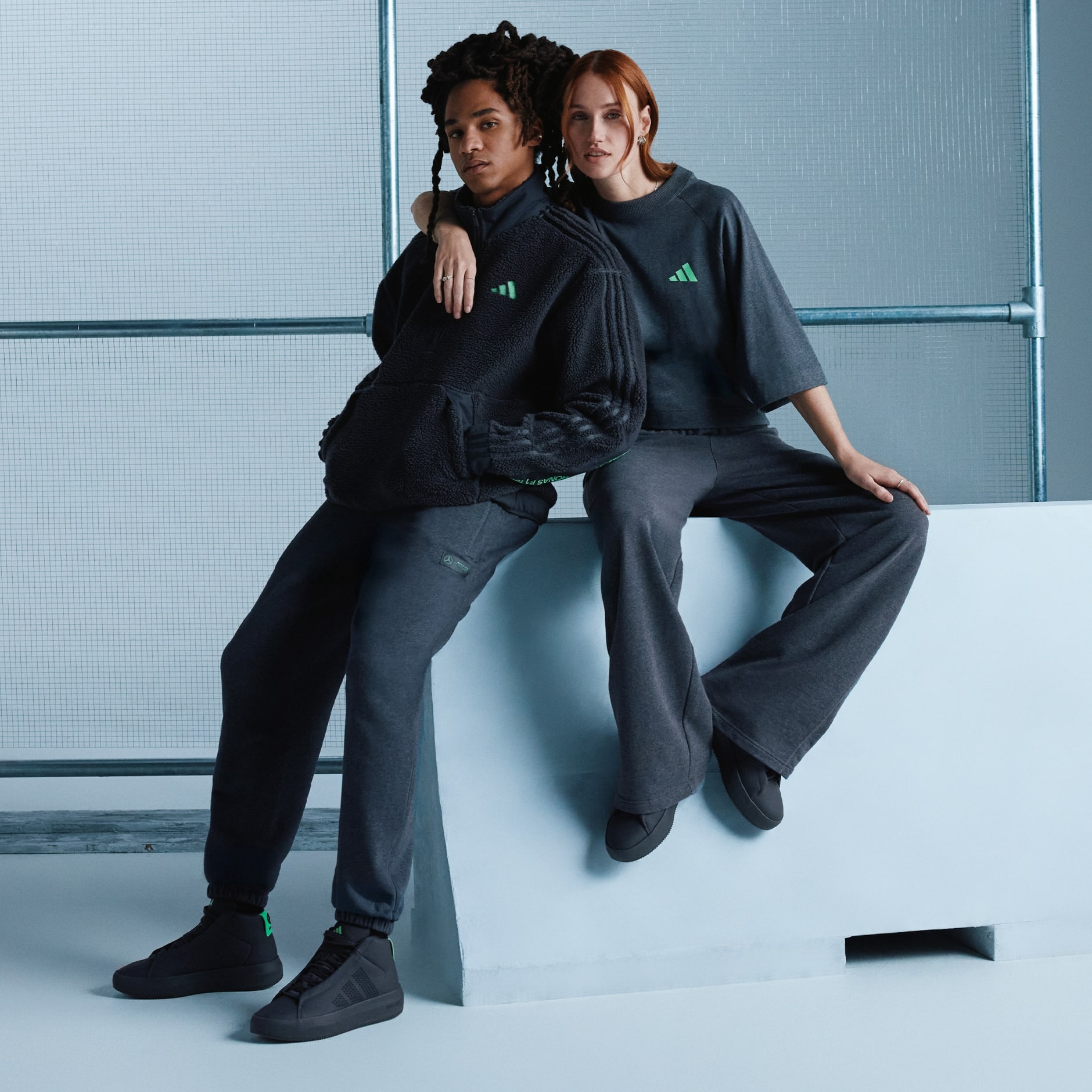 DONJI DIO TRENIRKE MERCEDES - AMG PETRONAS FORMULA ONE TEAM PREMIUM