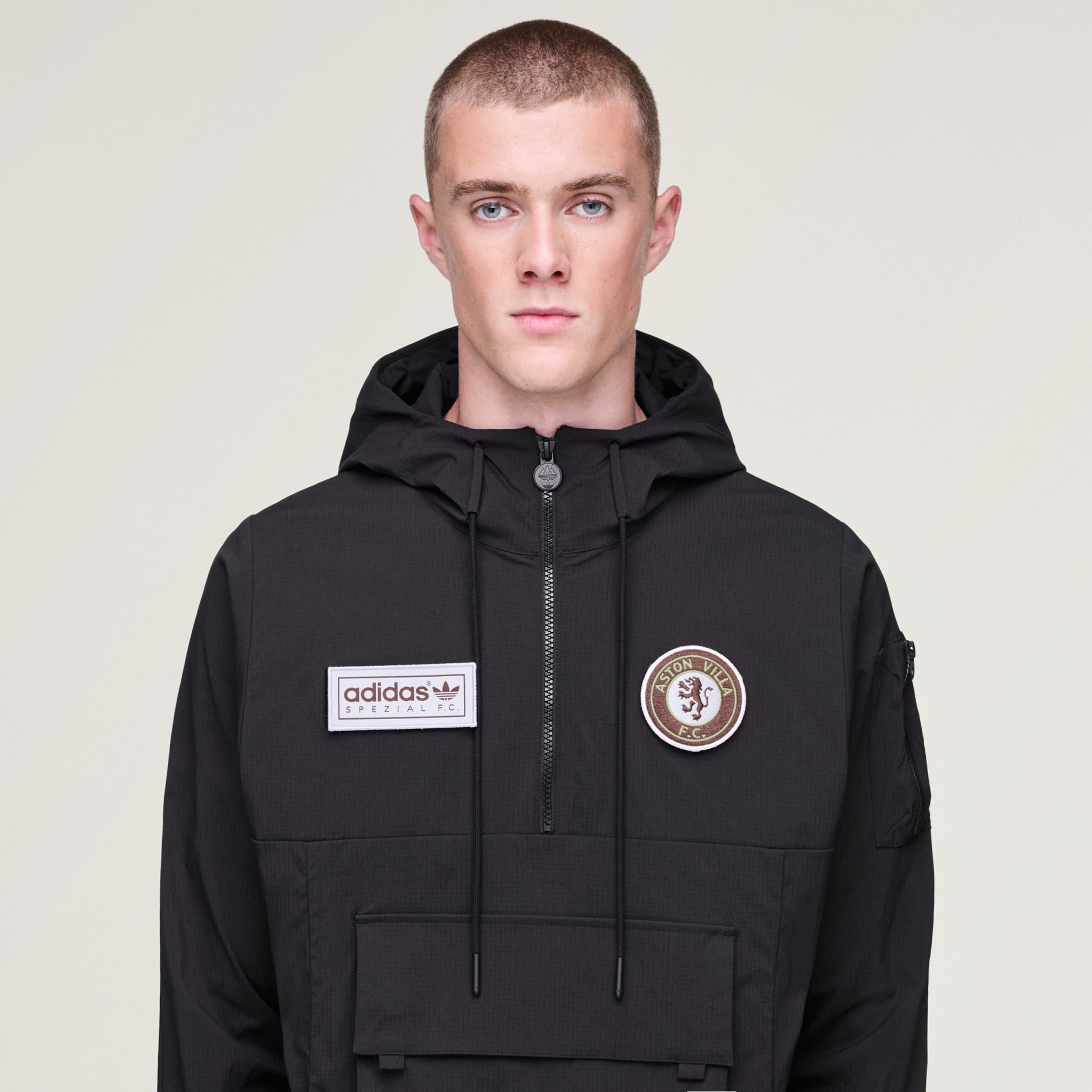 JACHETĂ ASTON VILLA SPZL F.C.