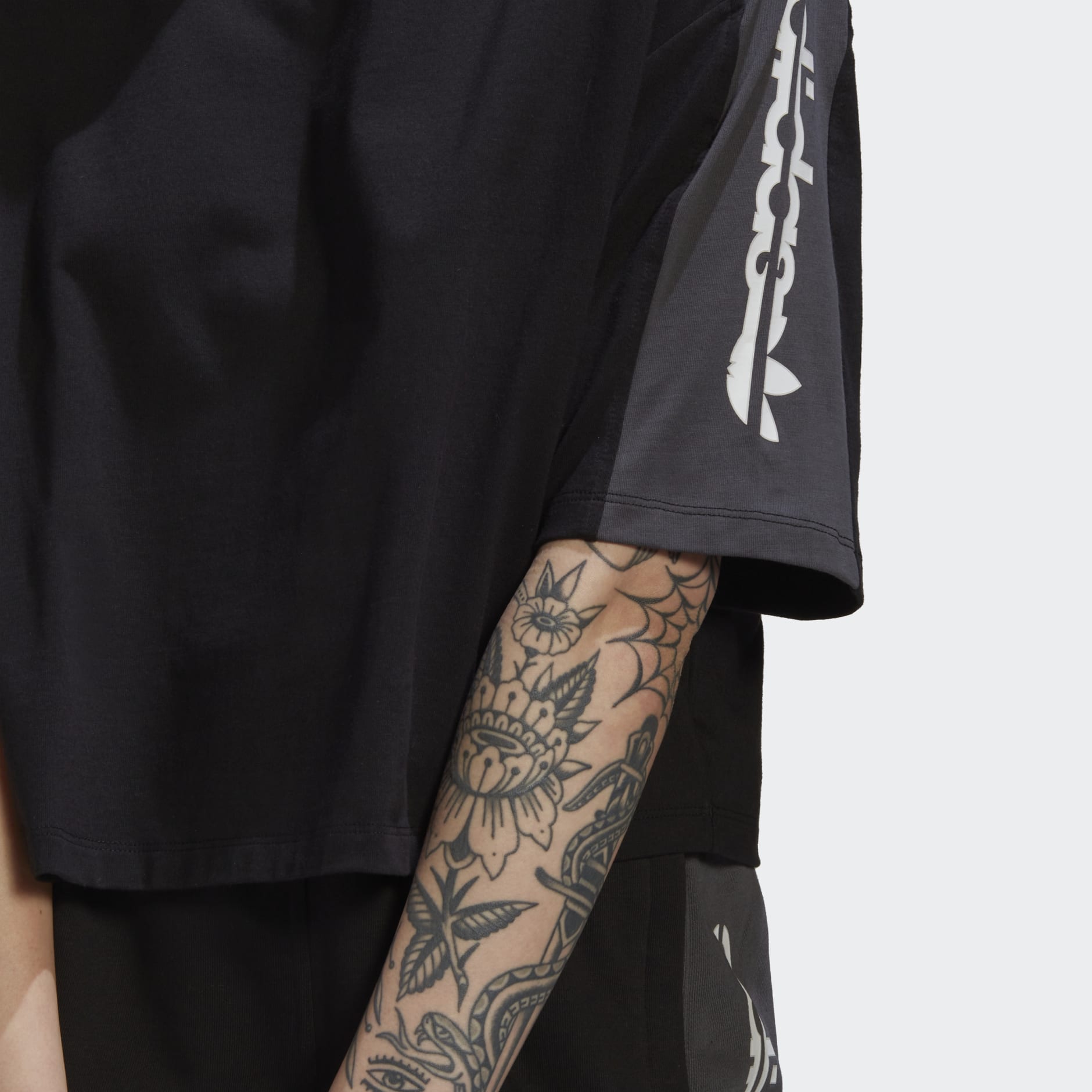 Blocked Graphic Crop Tee