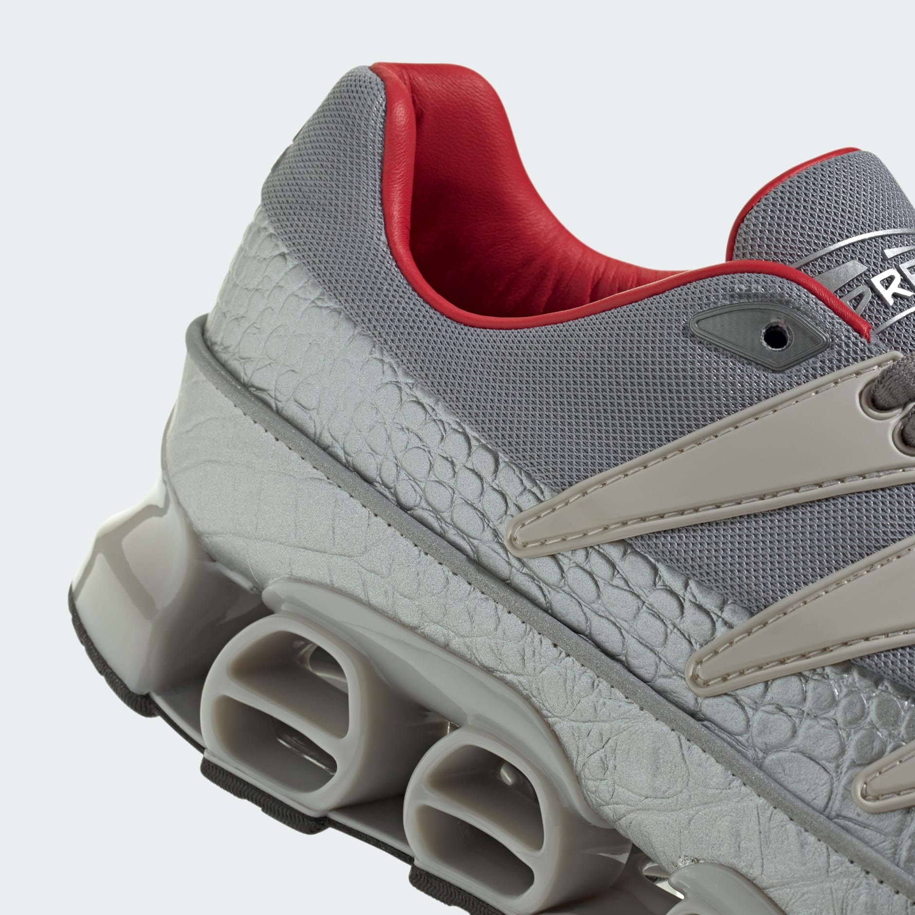 &Icirc;NCĂLȚĂMINTE PREDATOR 94 MEGARIDE