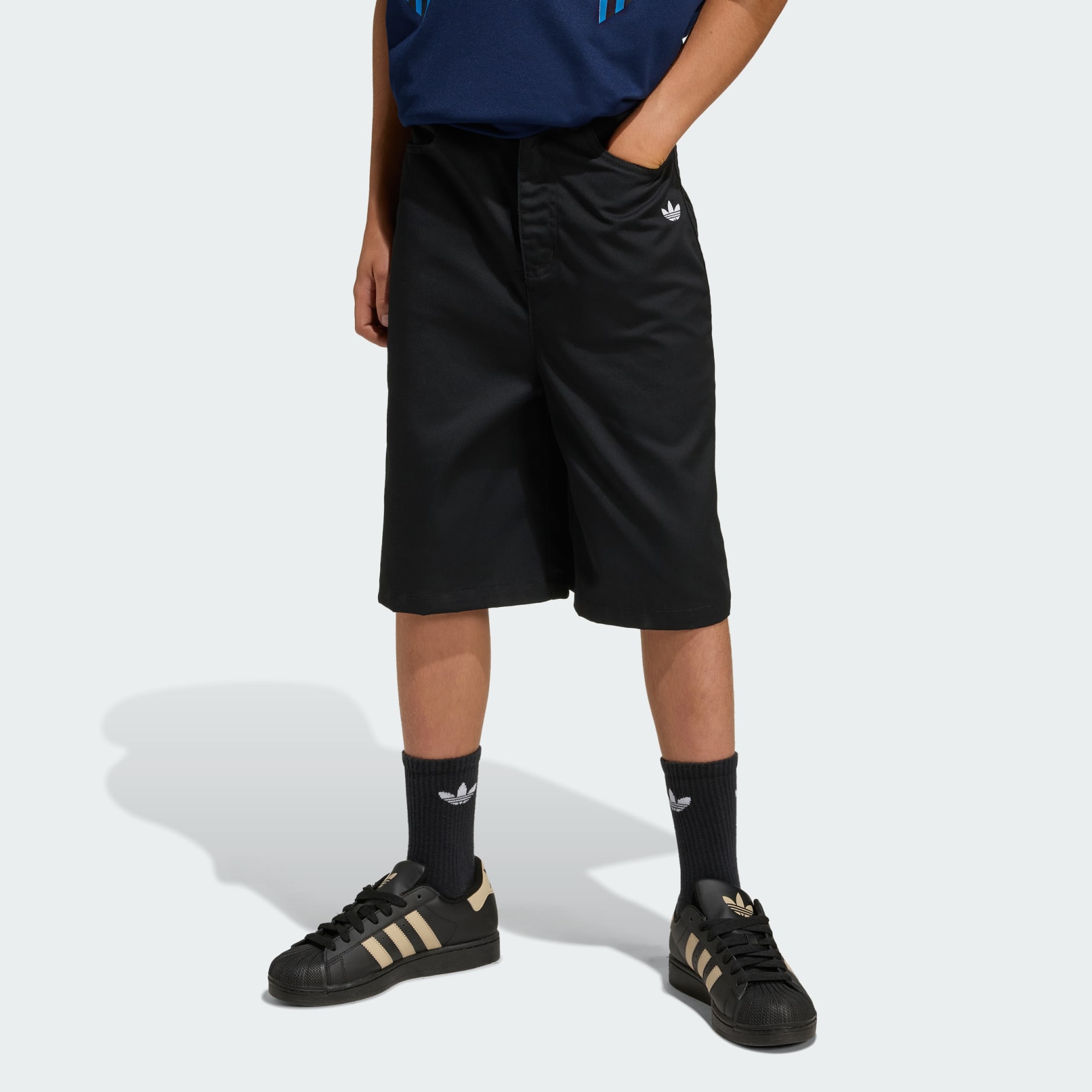 شورت جينز من التويل