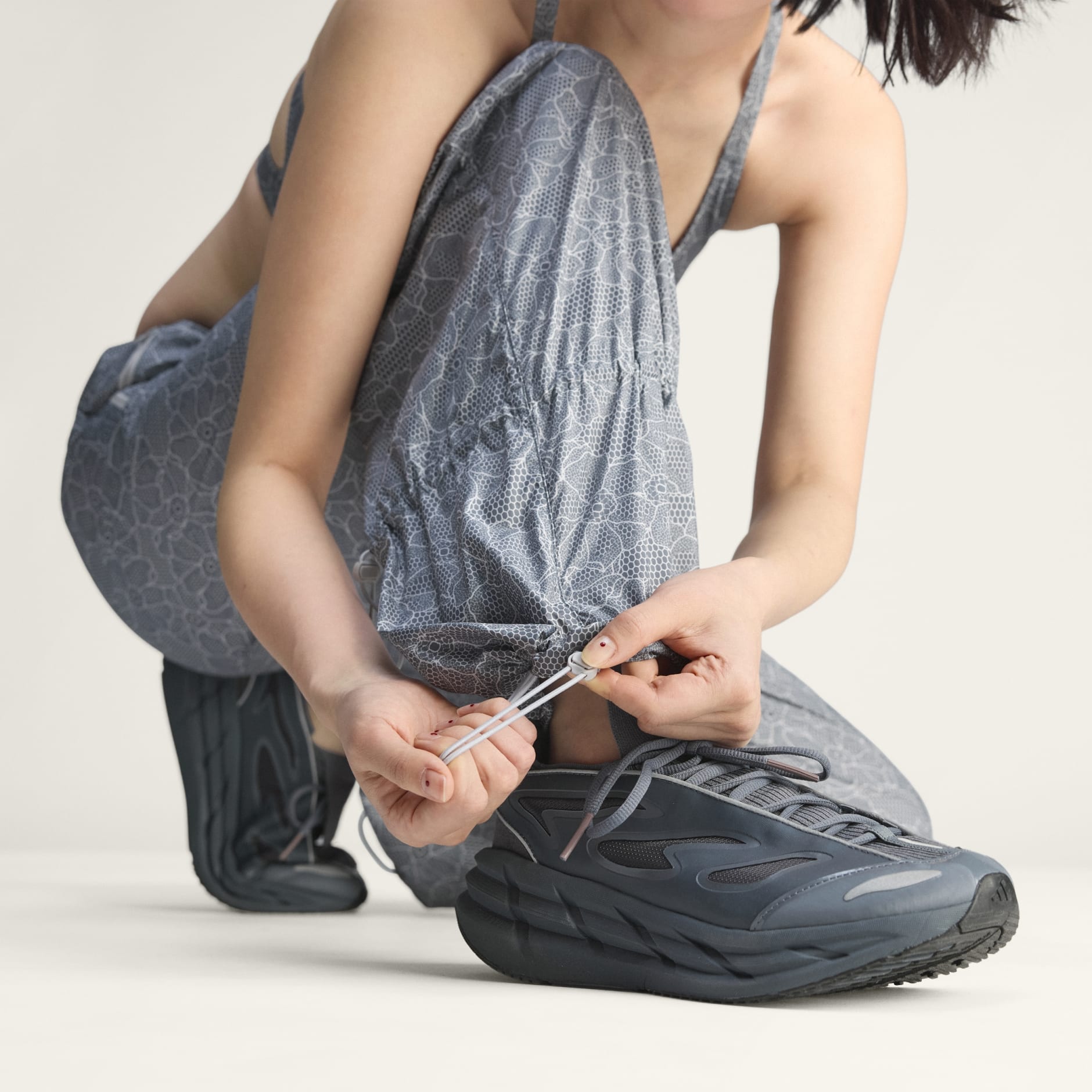 Pantaloni de trening adidas by Stella McCartney cu imprimeu