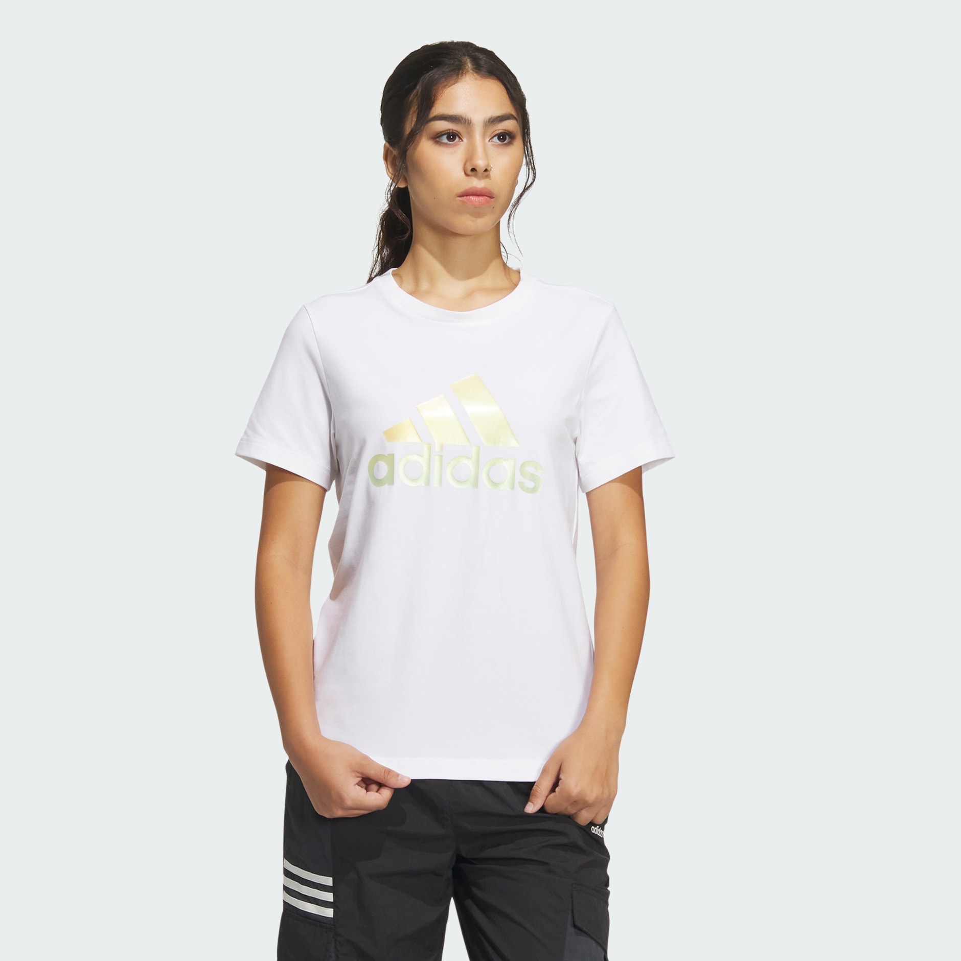 Must-Haves Badge of Sport Short Sleeve Logo Tee