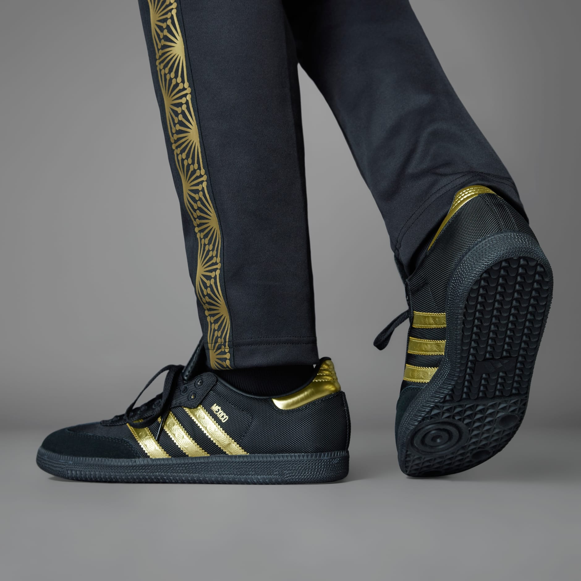 ☆大人気☆adidas Samba Mexico Gold/Black adidas Samba Mexico | Foot Locker