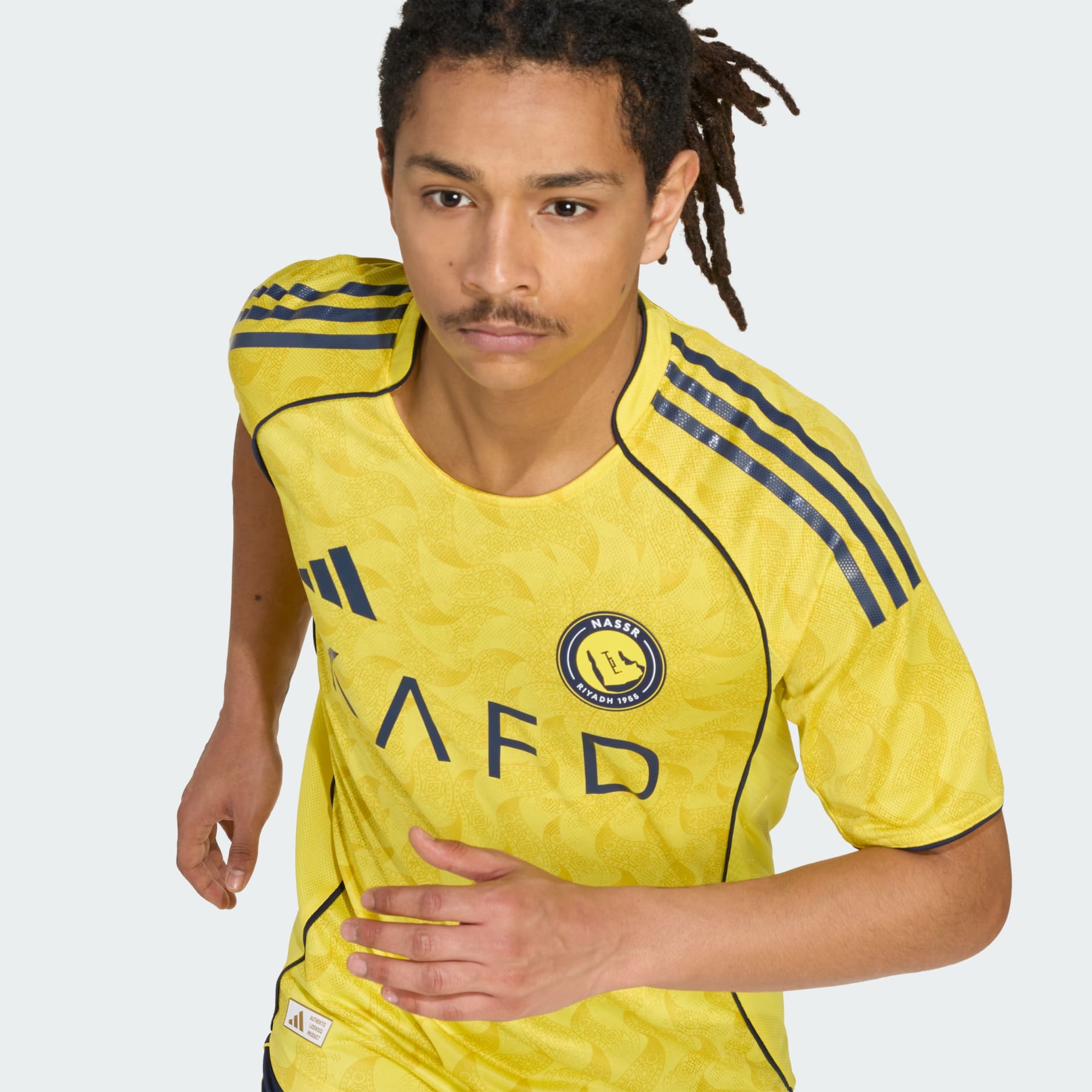 قميص نادي النصر لكرة القدم الأساسي لموسم 25/26 أصلي