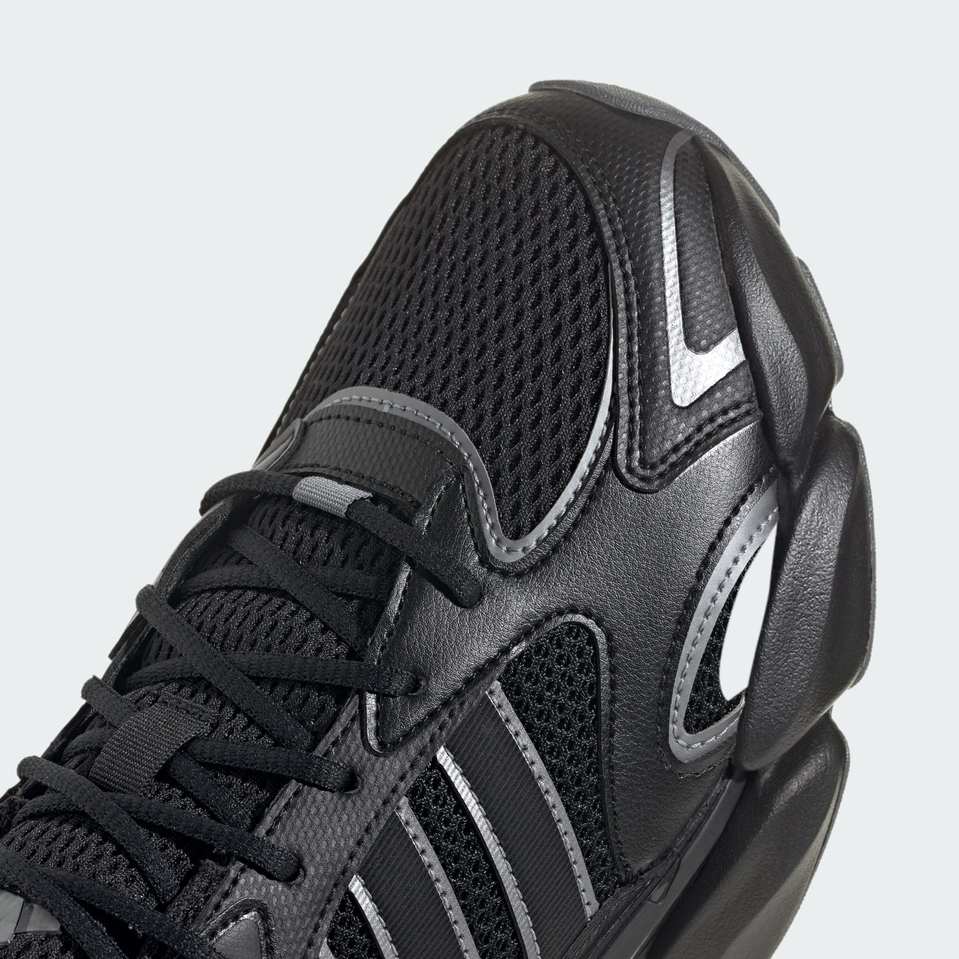 Megastride 運動鞋