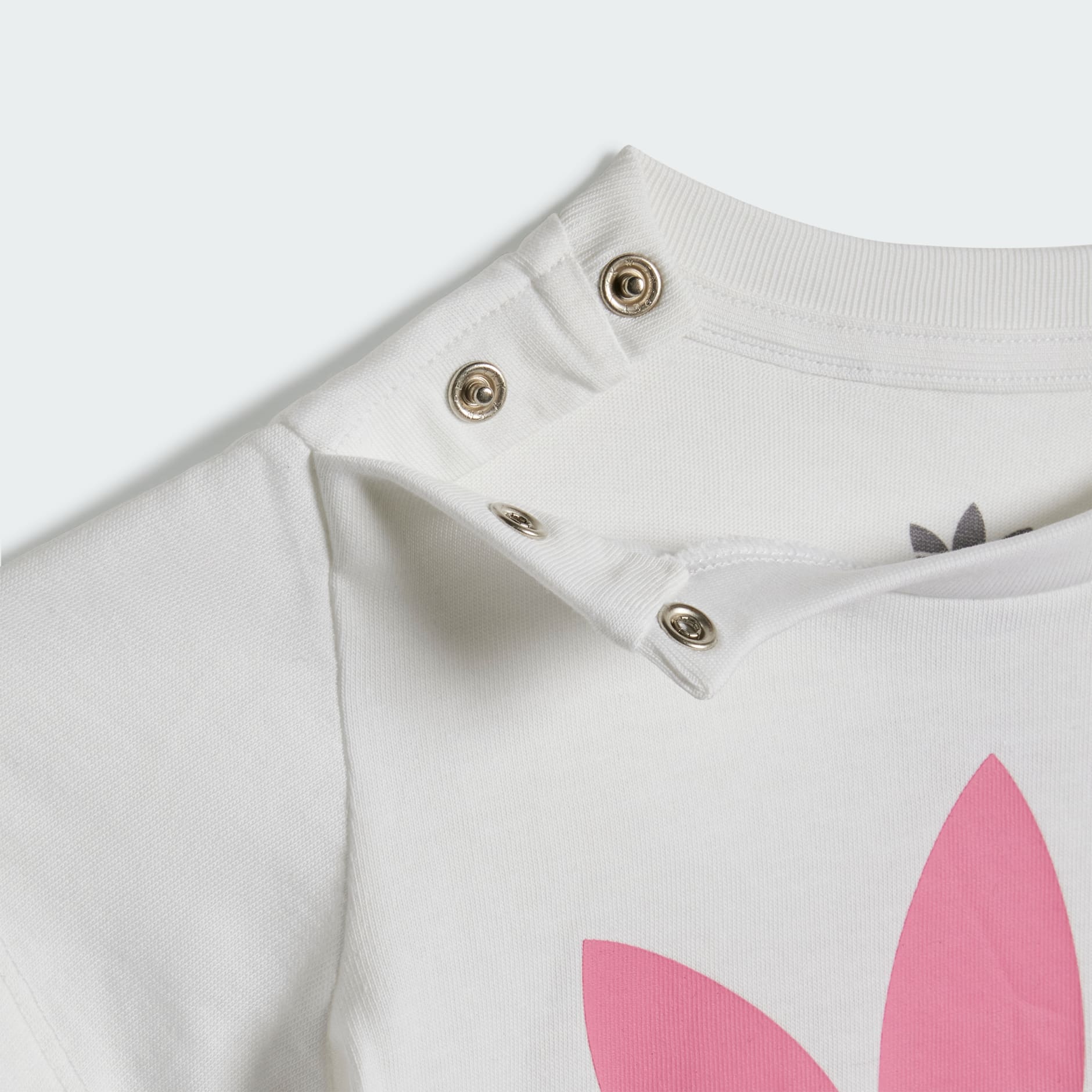 Set cu pantaloni scurți și tricou pentru copii