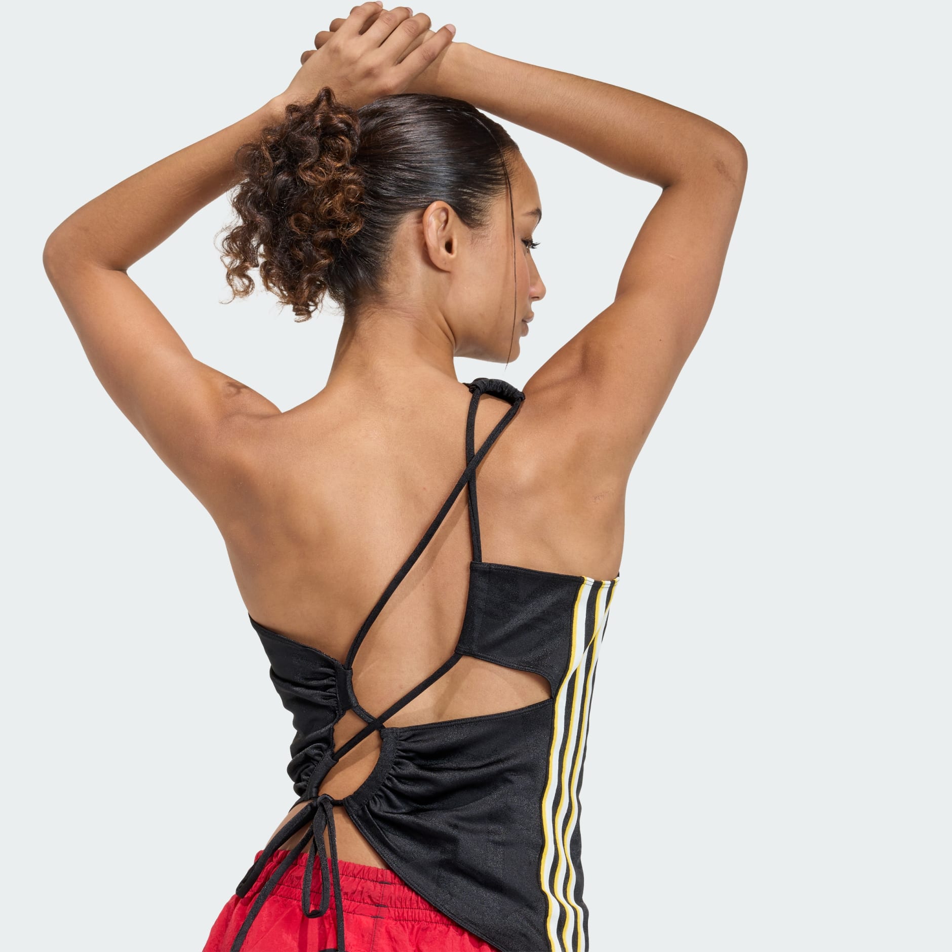 TOP CU ASPECT &Icirc;NCREȚIT ȘI UN UMĂR GOL