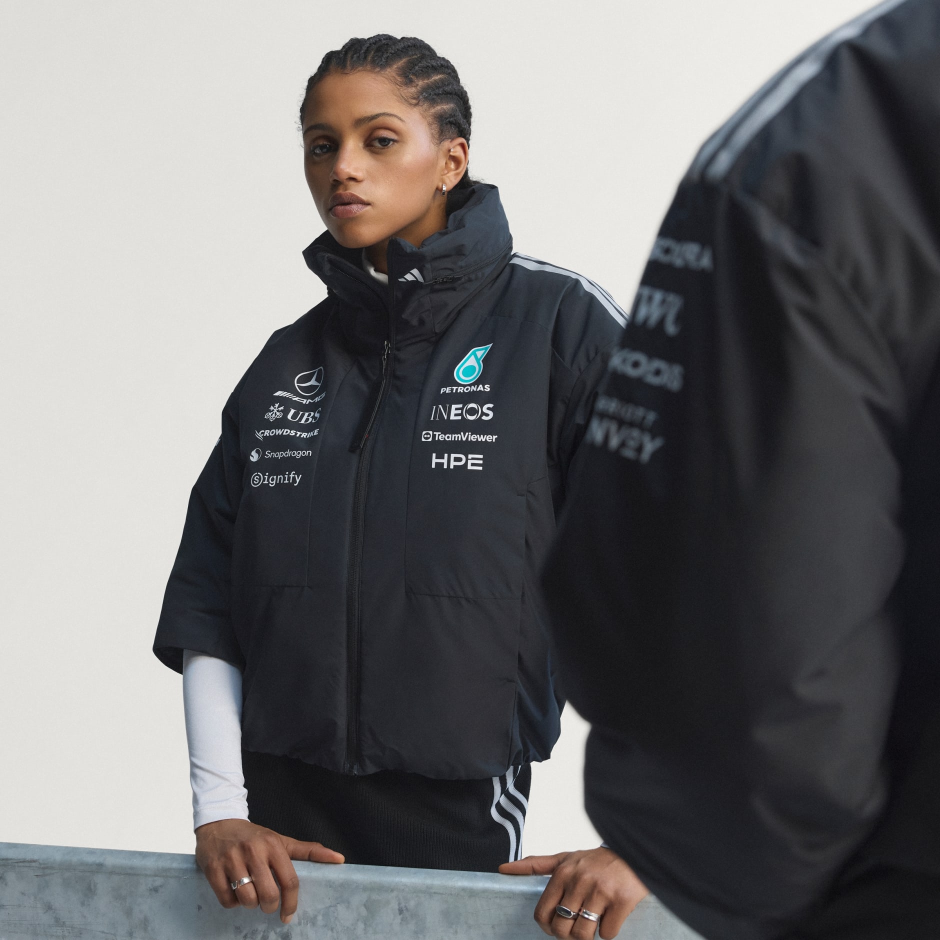 JACHETĂ MERCEDES - AMG PETRONAS FORMULA 1 TEAM ENGINEERS