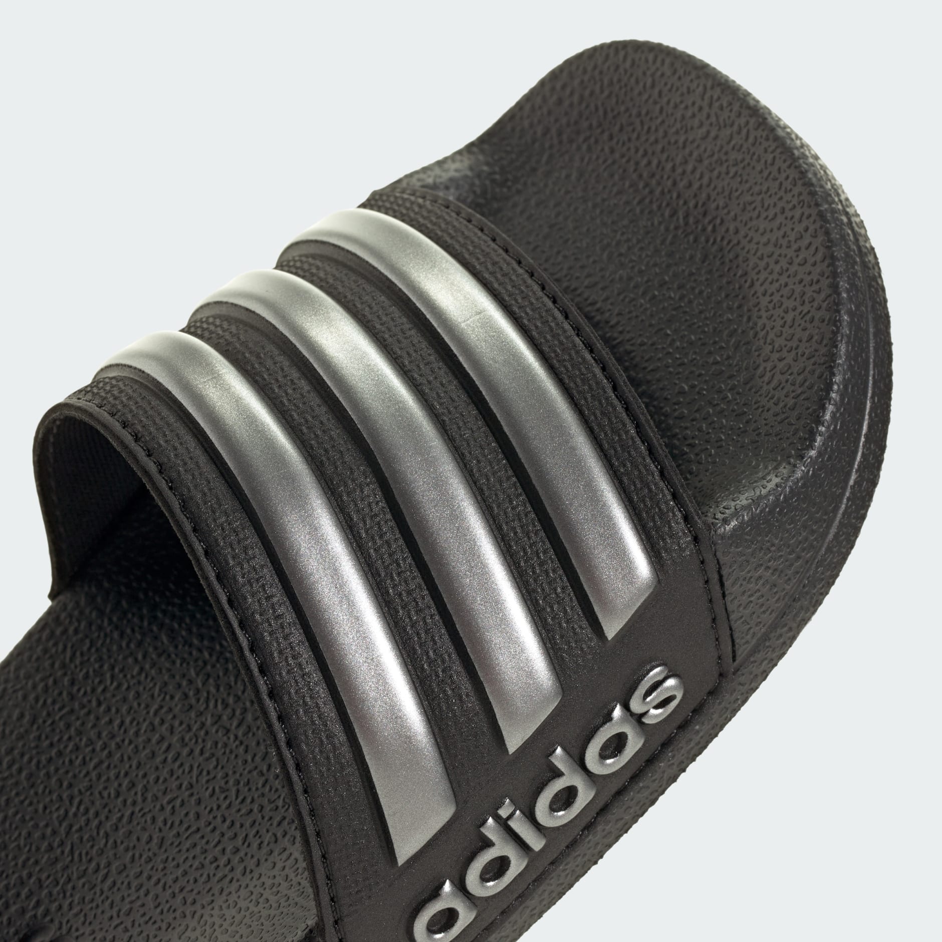 ADILETTE SHOWER SLIDES