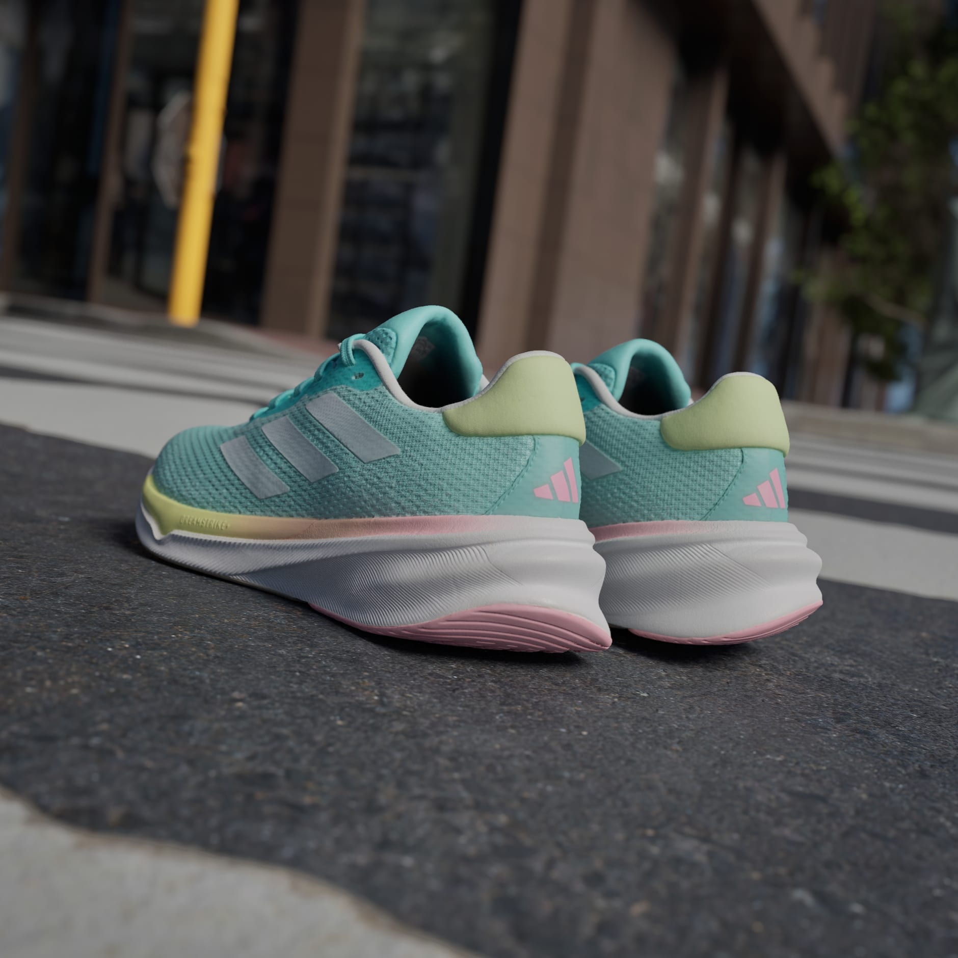 Tenis de Running Supernova Stride