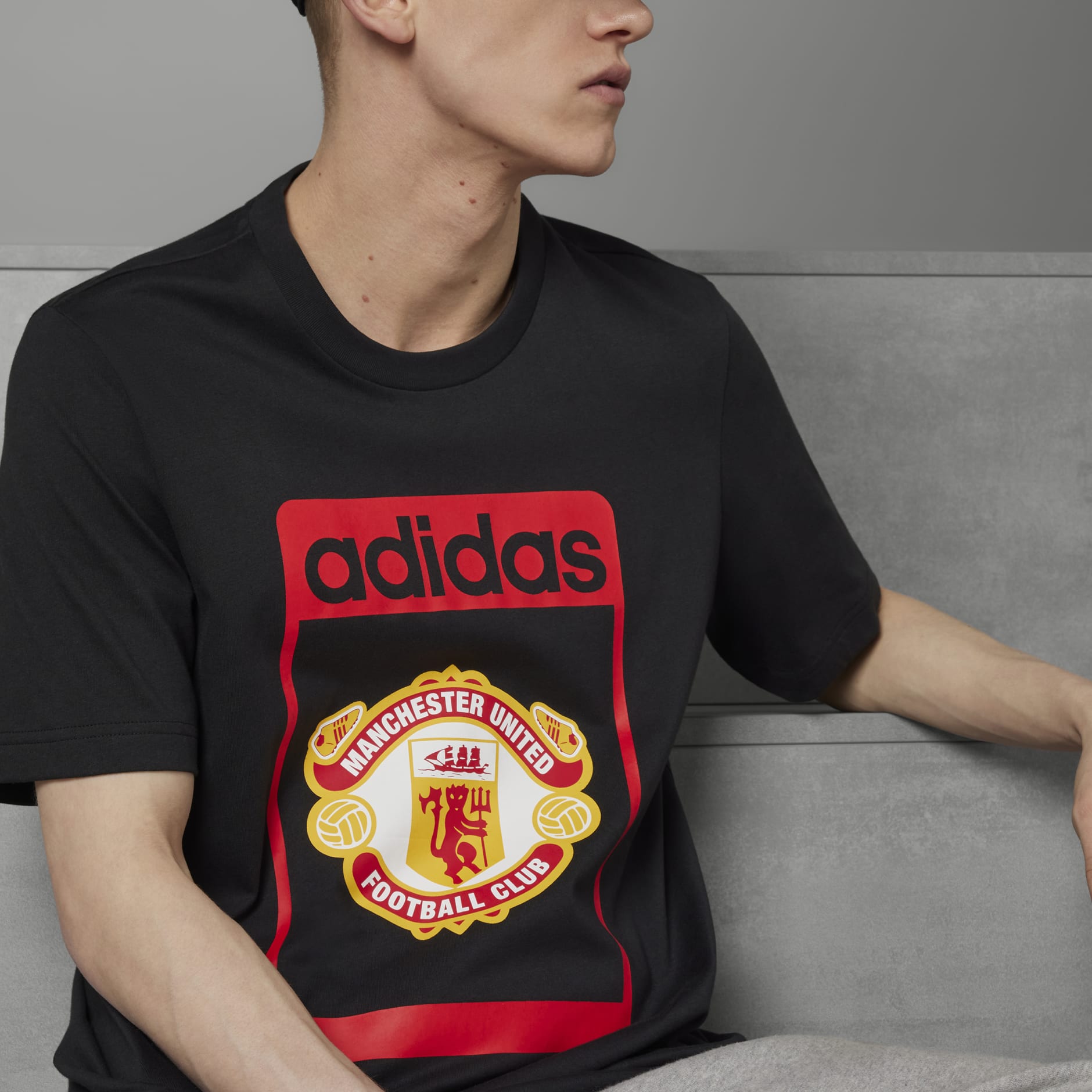 Clothing - Manchester United OG Graphic Tee - Black | adidas South Africa