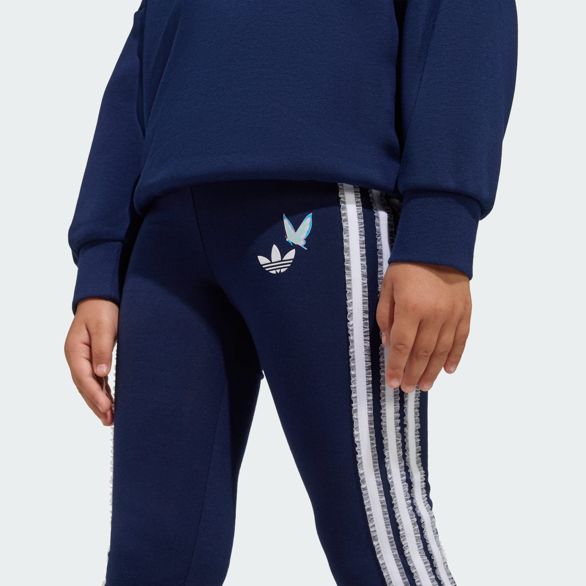 SET BLUZĂ CU GULER ROTUND ȘI PANTALONI EVAZAȚI ADIDAS DISNEY