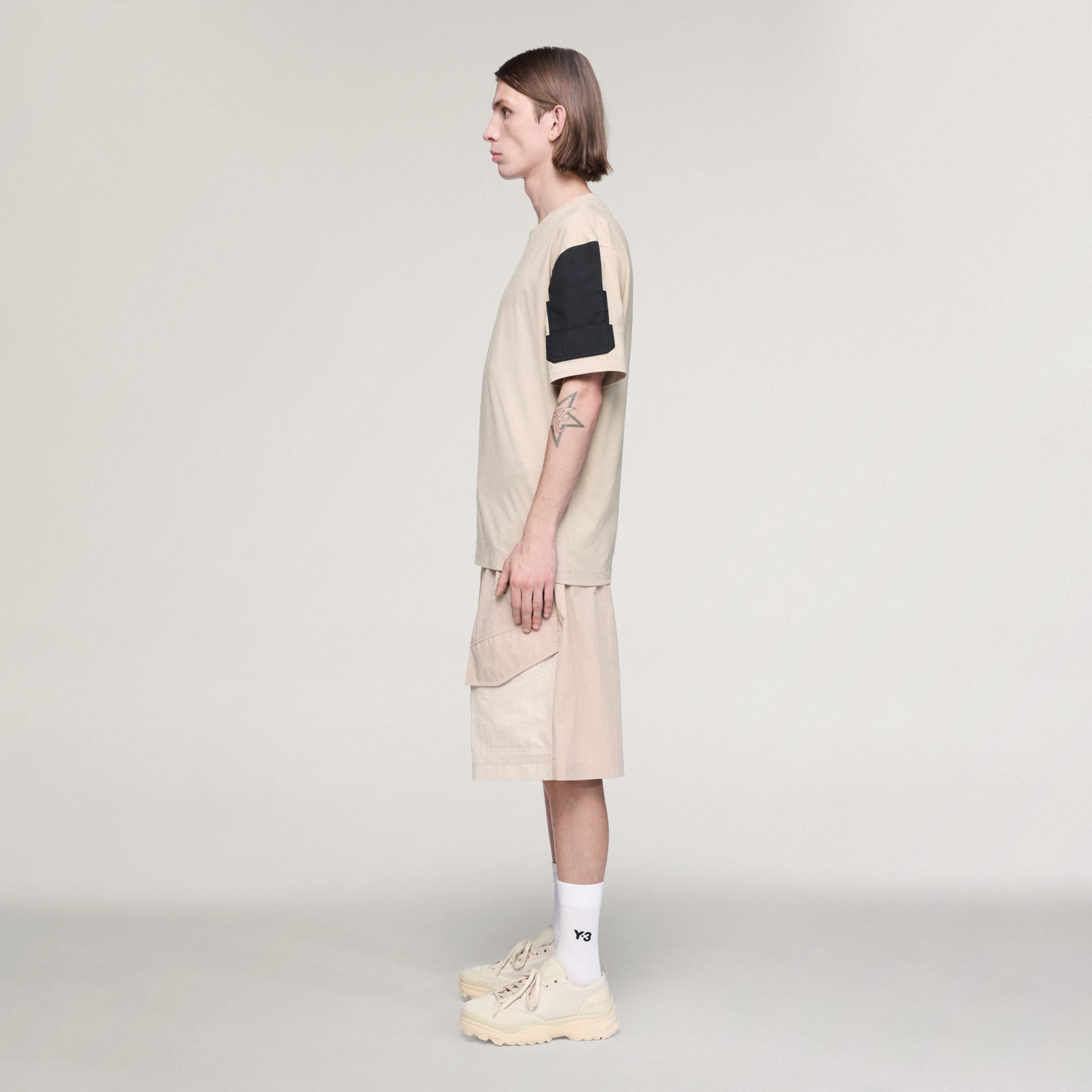 PANTALONI SCURȚI CU PICIOARE LATE Y-3 UT