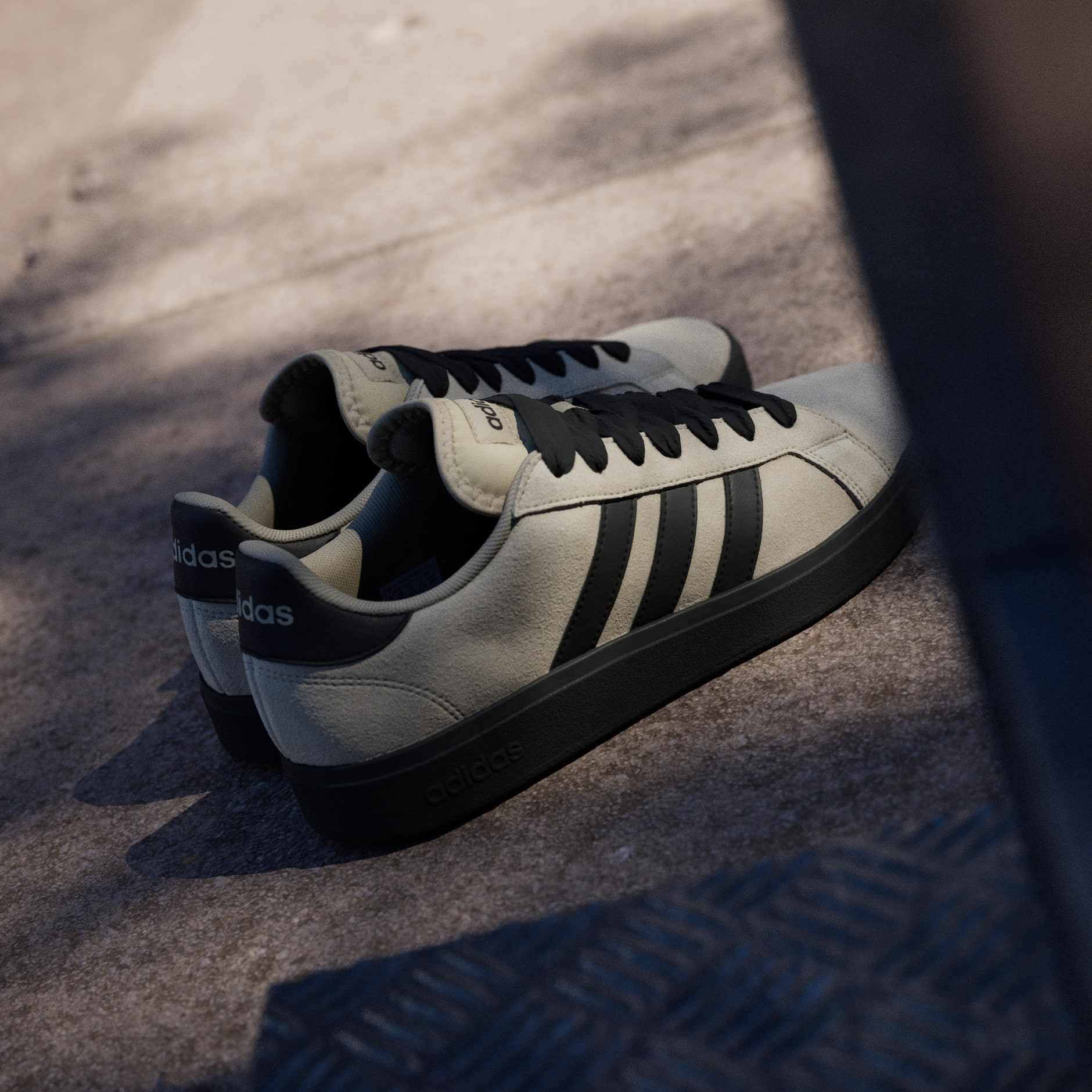 Pantofi Grand Court Base anii 2000