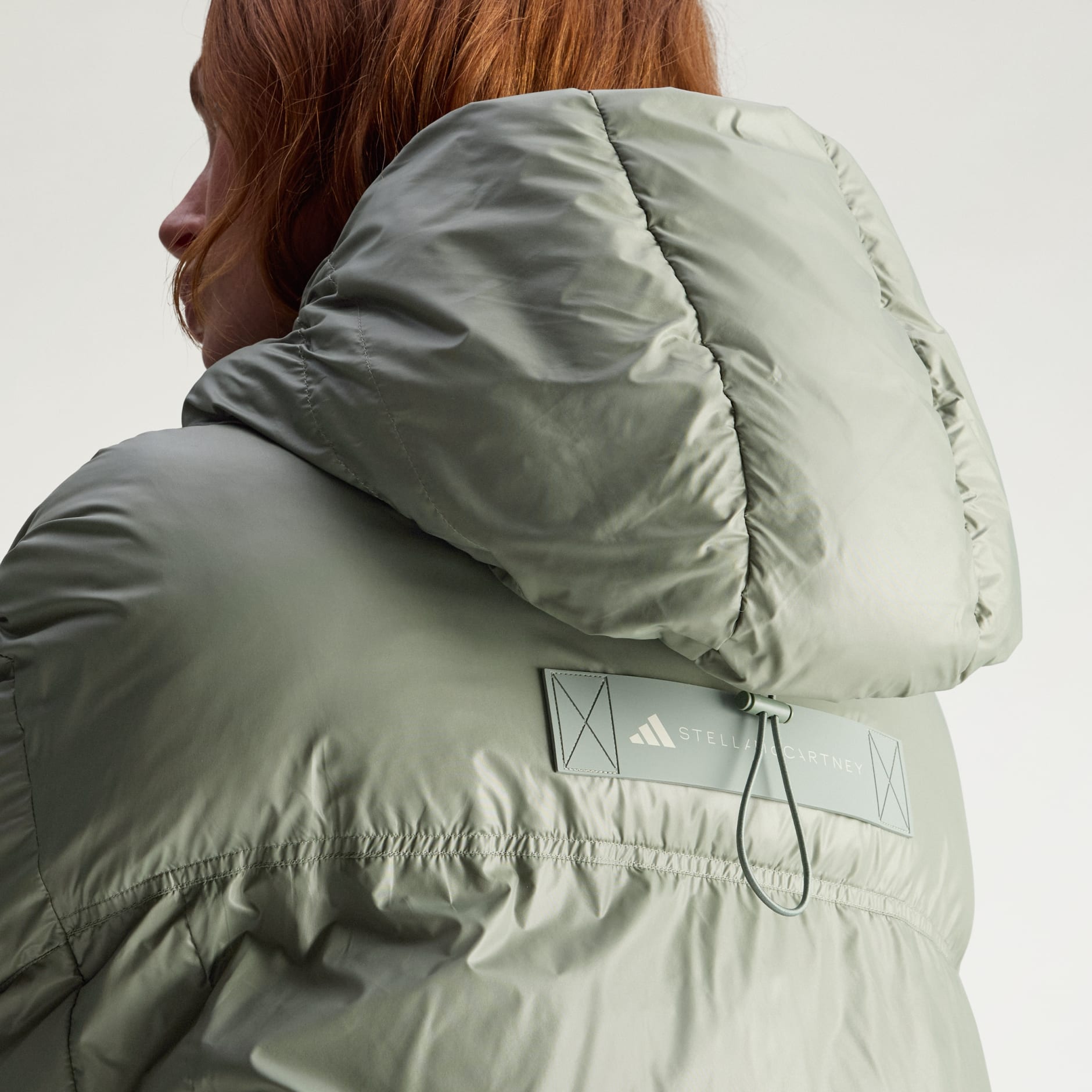 Jachetă de iarnă scurtă și căptușită adidas by Stella McCartney