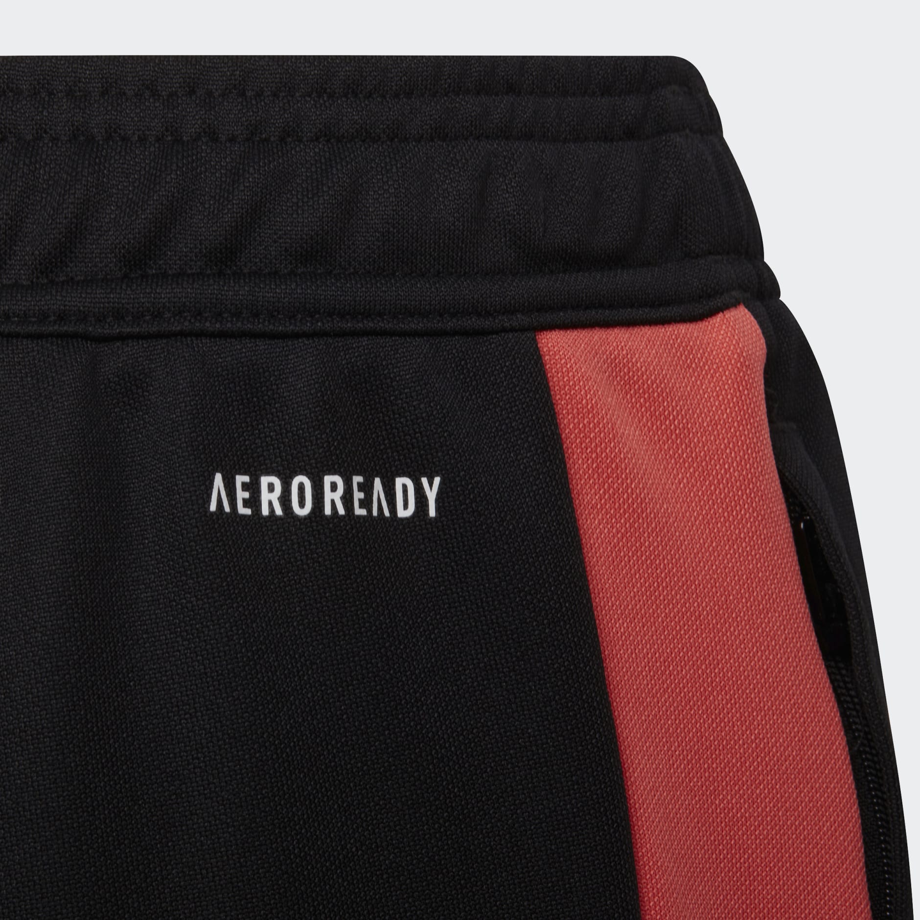 Tiro Essential Pants