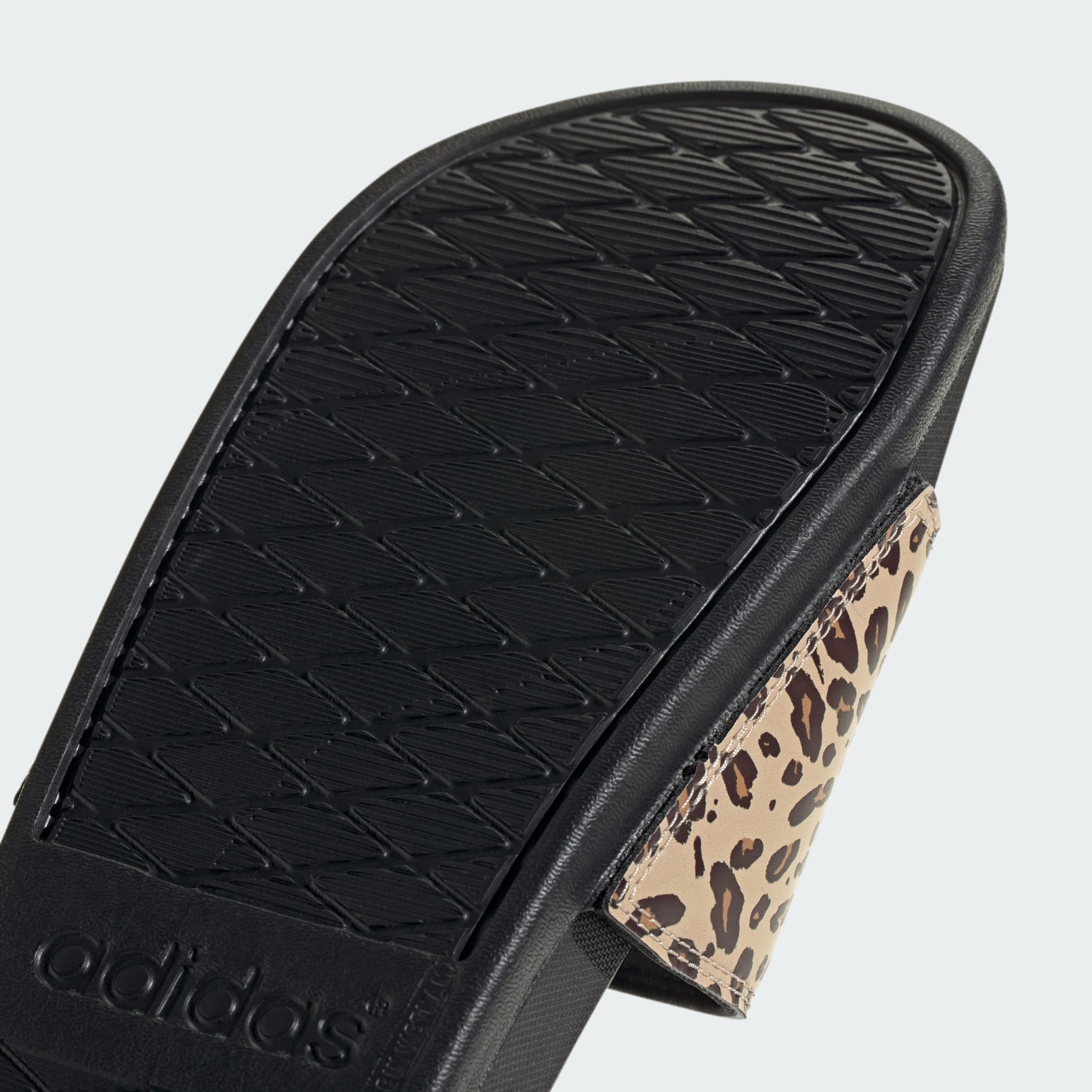 Adidas originals adilette outlet slides in leopard print