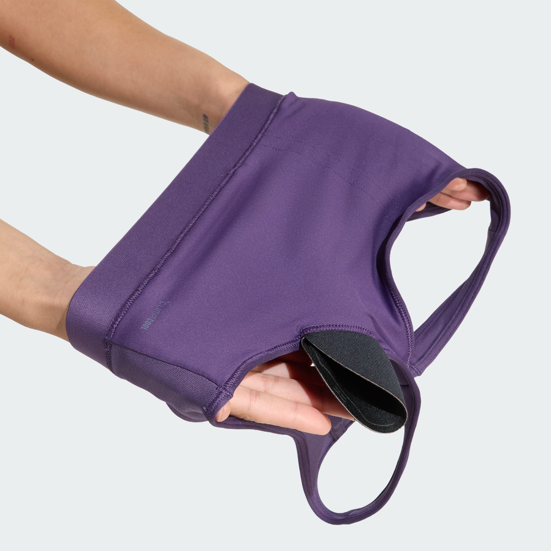 حمالة صدر Powerreact Train متوسطة الدعم ومزيَّنة بالخطوط الثلاثة