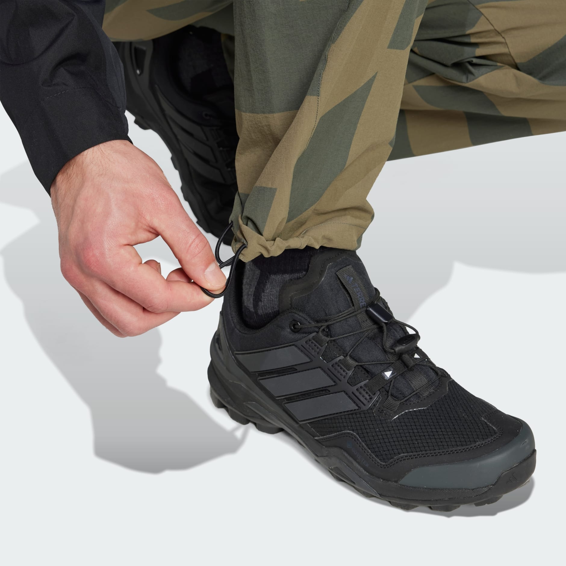 Pantaloni cargo Terrex Xploric cu imprimeu