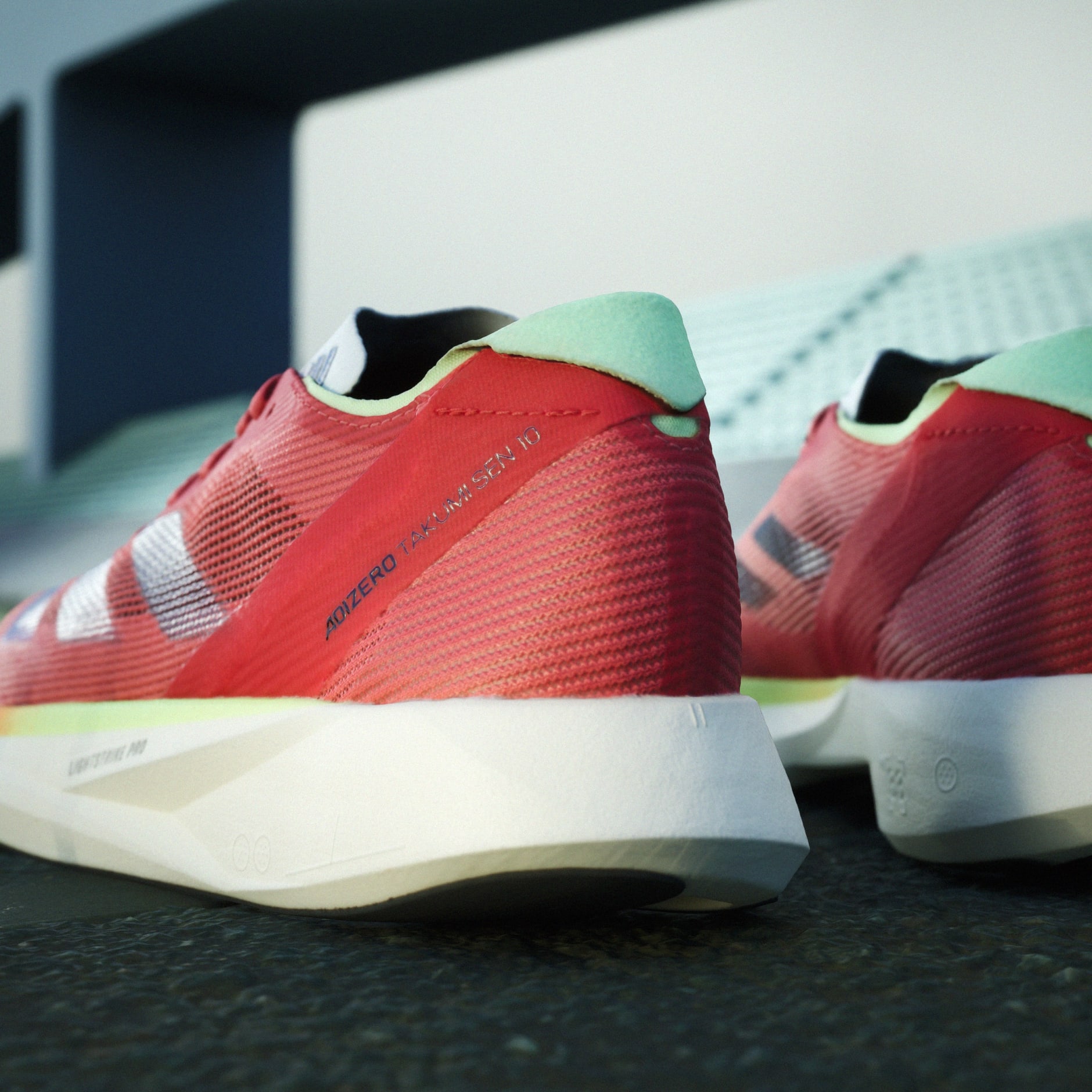 Adizero Takumi Sen 10 跑鞋