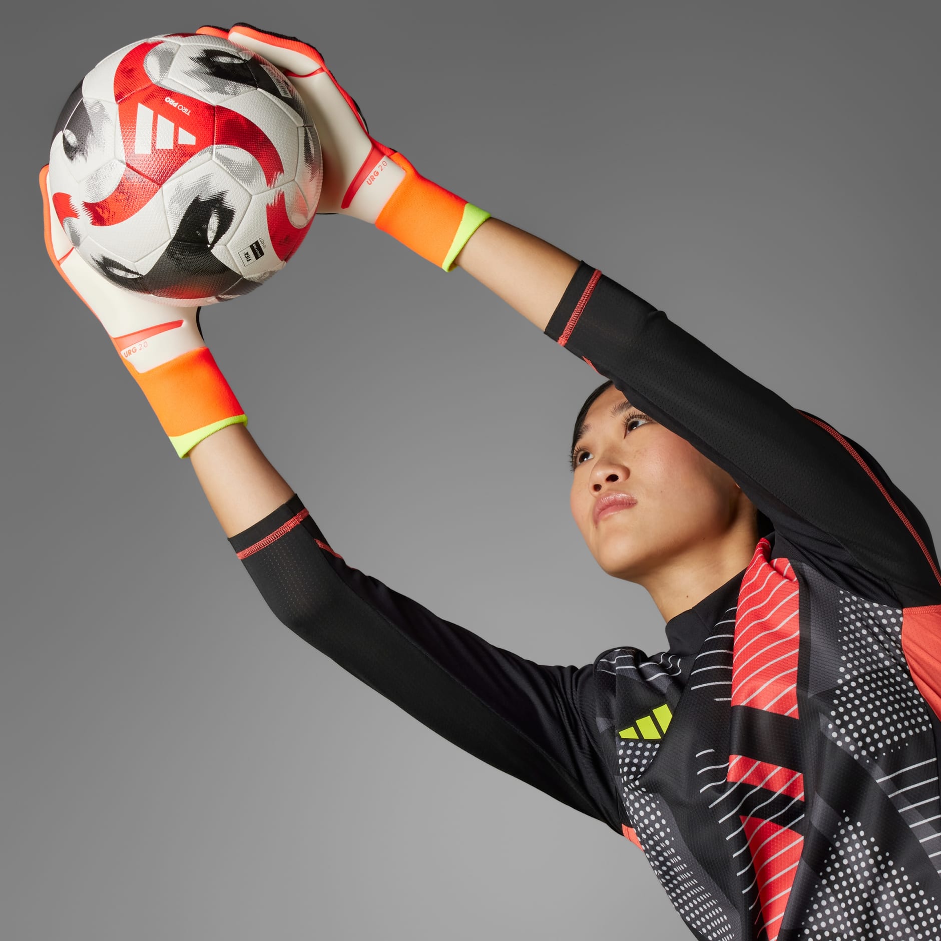 Forever Sport - 🔥 Gants Adidas Predator Pro Des gants de gardien de but  créés pour enchaîner les arrêts. Prends le contrôle avec ces gants de  gardien conçus pour les matchs. La
