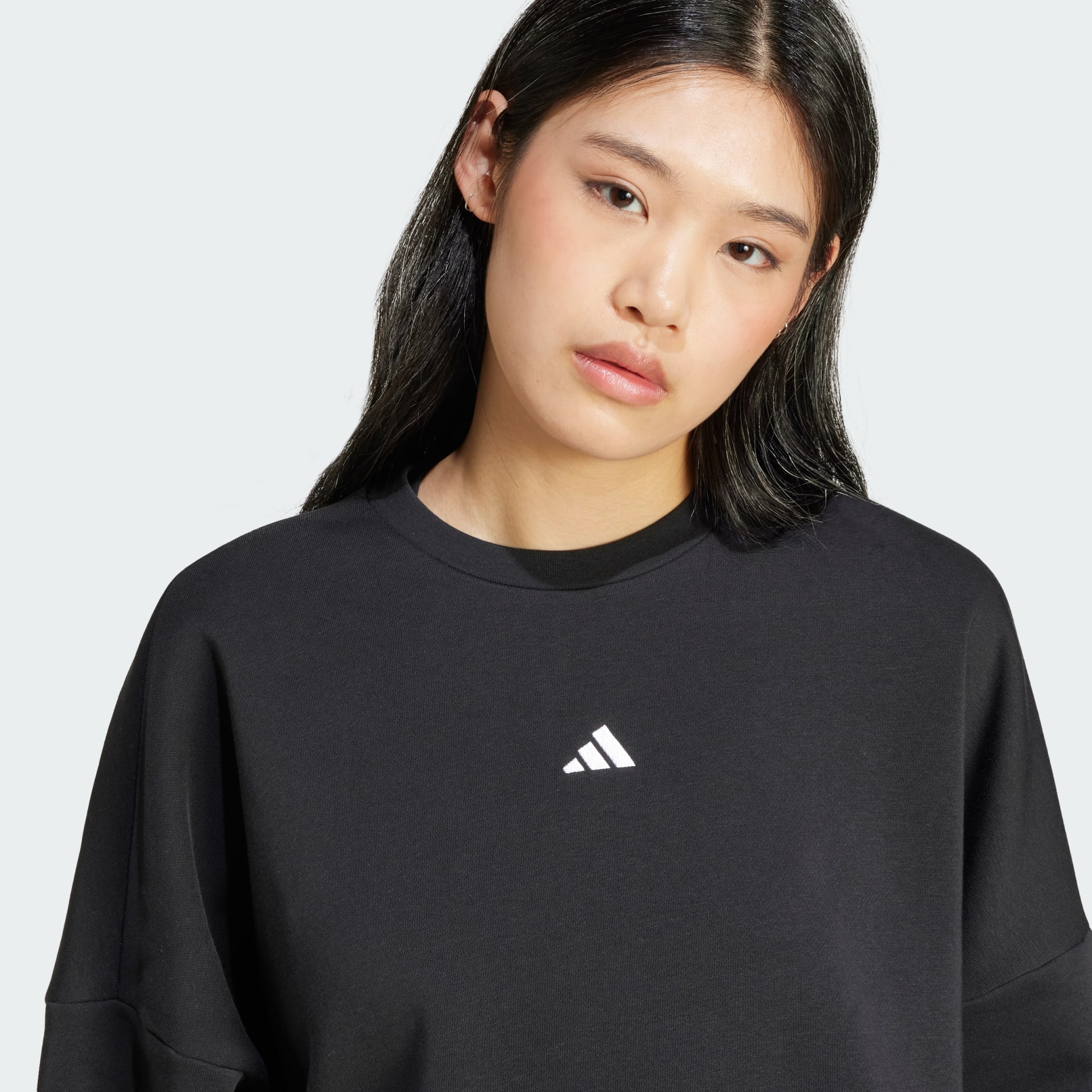 Essentials Small Logo Feelcozy Sweatshirt