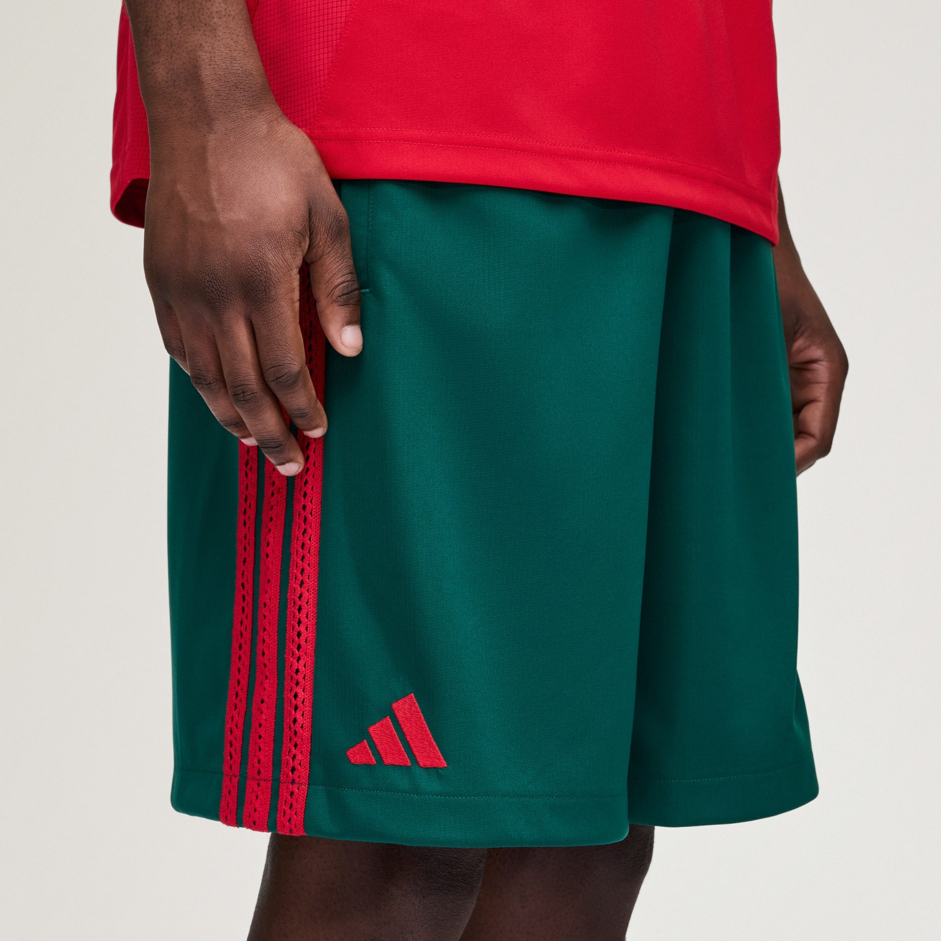 Pantaloni scurți adidas x Arte Antwerp