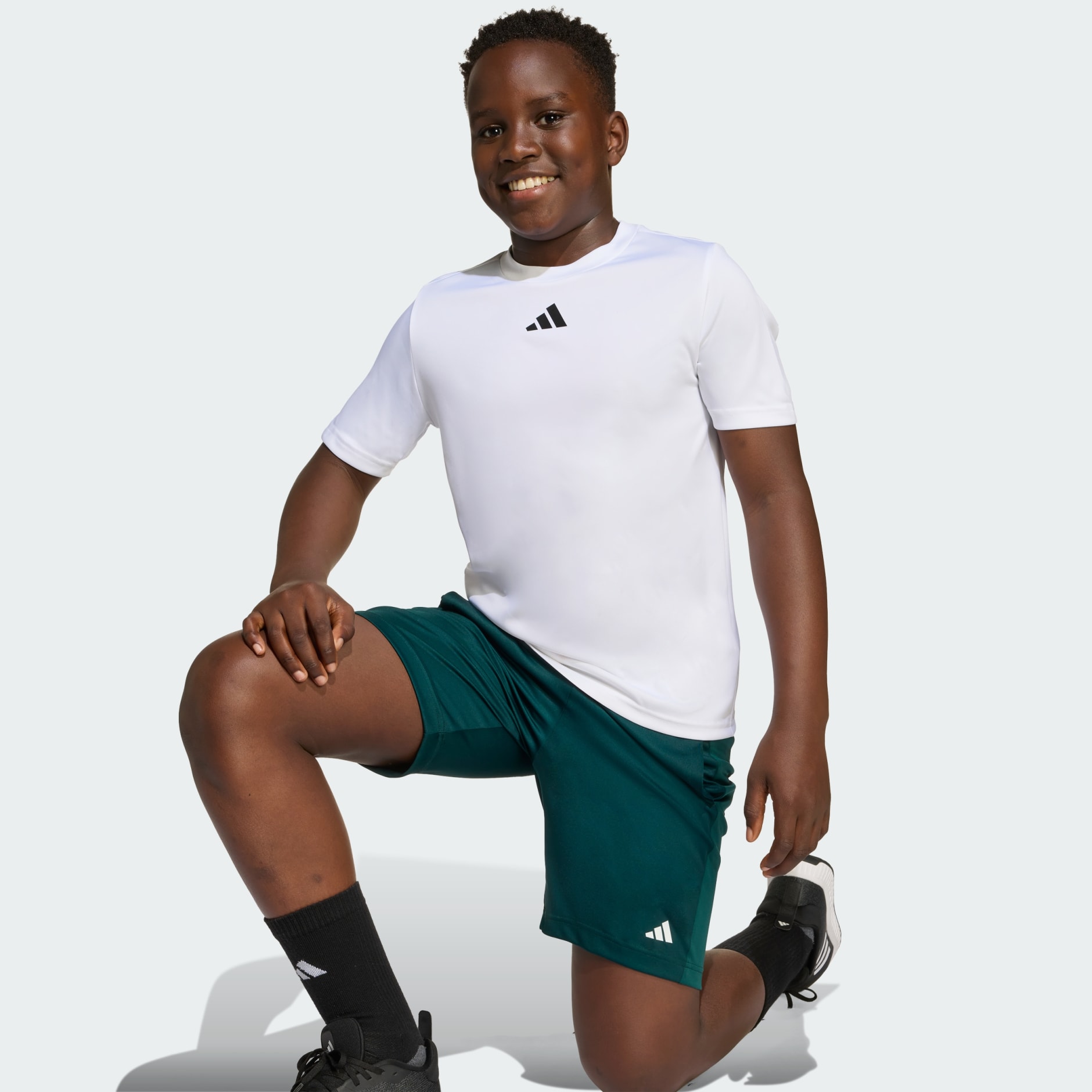 Train Essentials Logo Regular Fit Shorts Kids