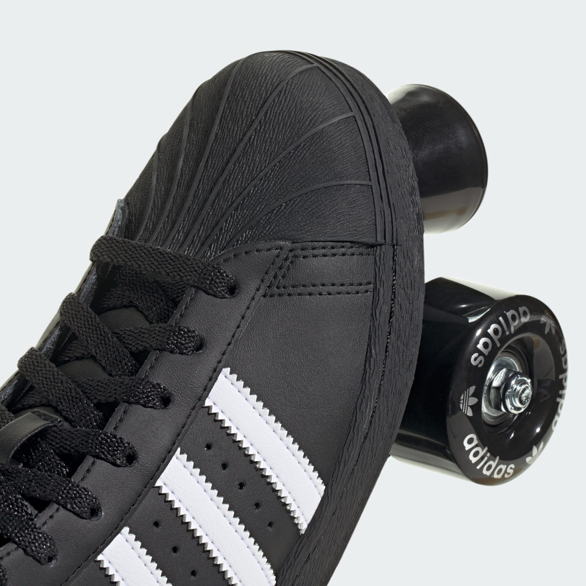 Superstar 82 Roller Skates