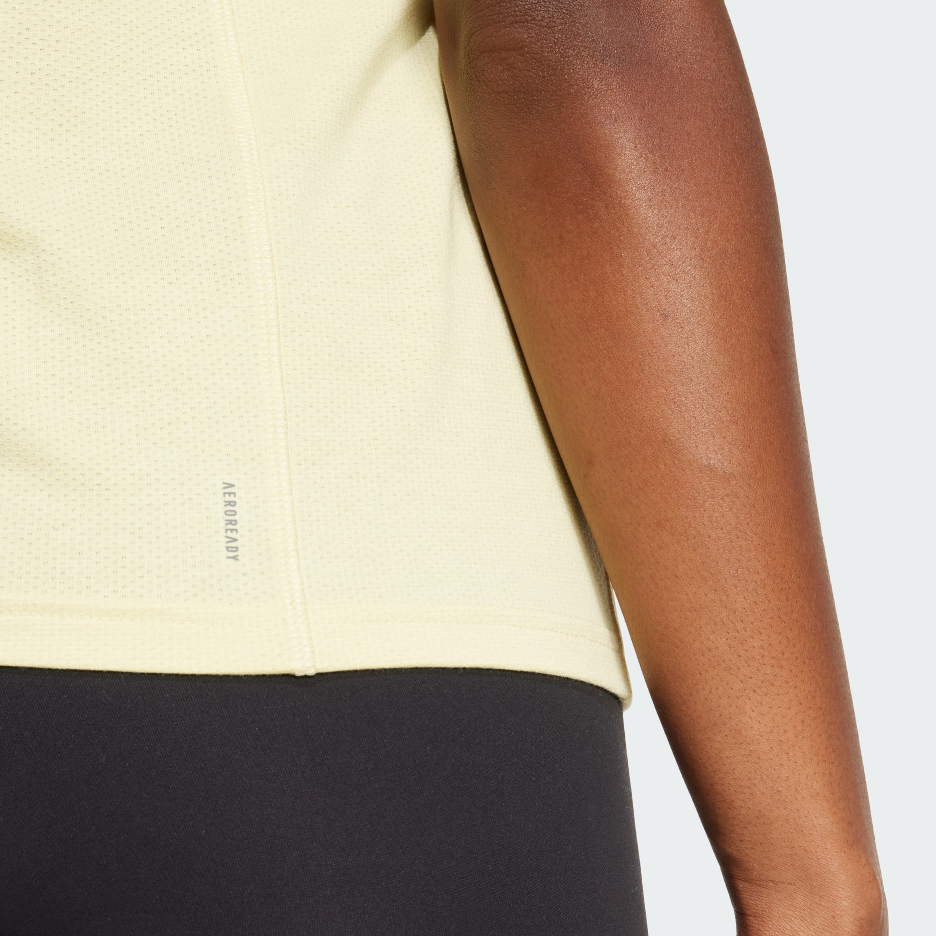 Train Essentials Big Performance Logo Training Tee