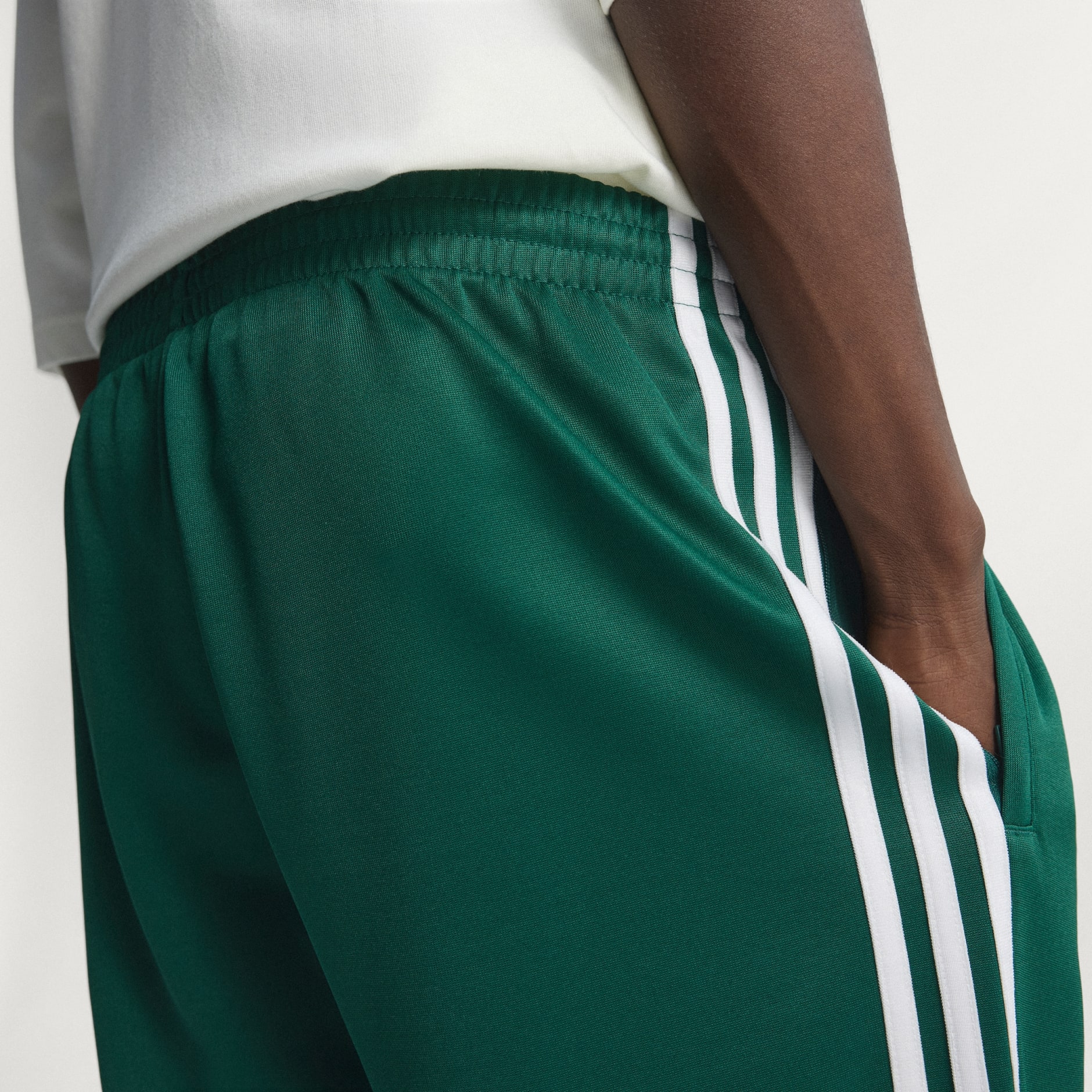 DONJI DIO TRENIRKE KLASIČNOG KROJA